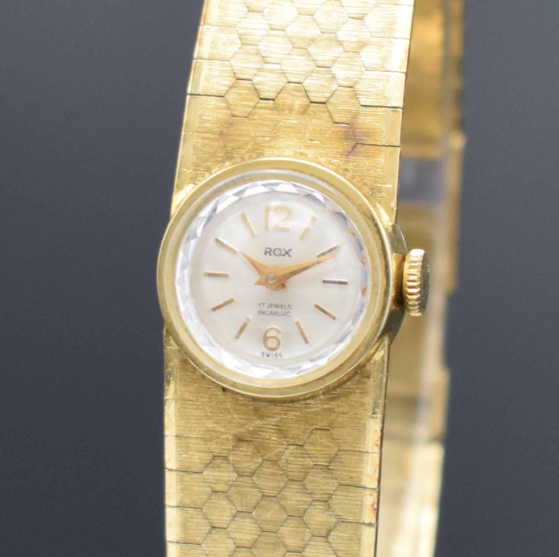 Detail a: ROX Damenarmbanduhr in GG 585/000, Schweiz um 1965, Handaufzug, Geh. an Goldband in GG 585/000, Boden aufgedr., silb. Zifferbl. m. gold. Std.-Ind. & ...