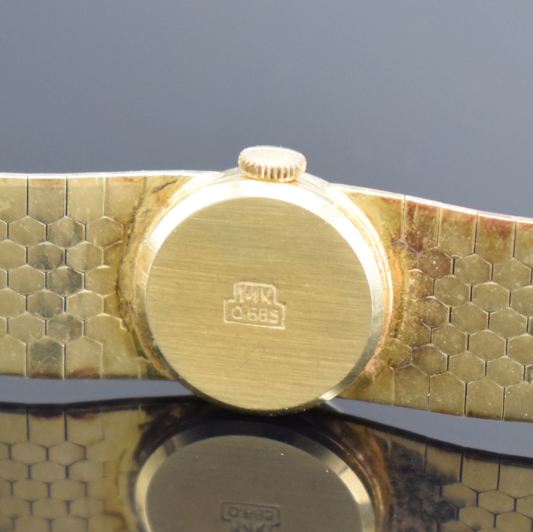 Detail c: ROX Damenarmbanduhr in GG 585/000, Schweiz um 1965, Handaufzug, Geh. an Goldband in GG 585/000, Boden aufgedr., silb. Zifferbl. m. gold. Std.-Ind. & ...