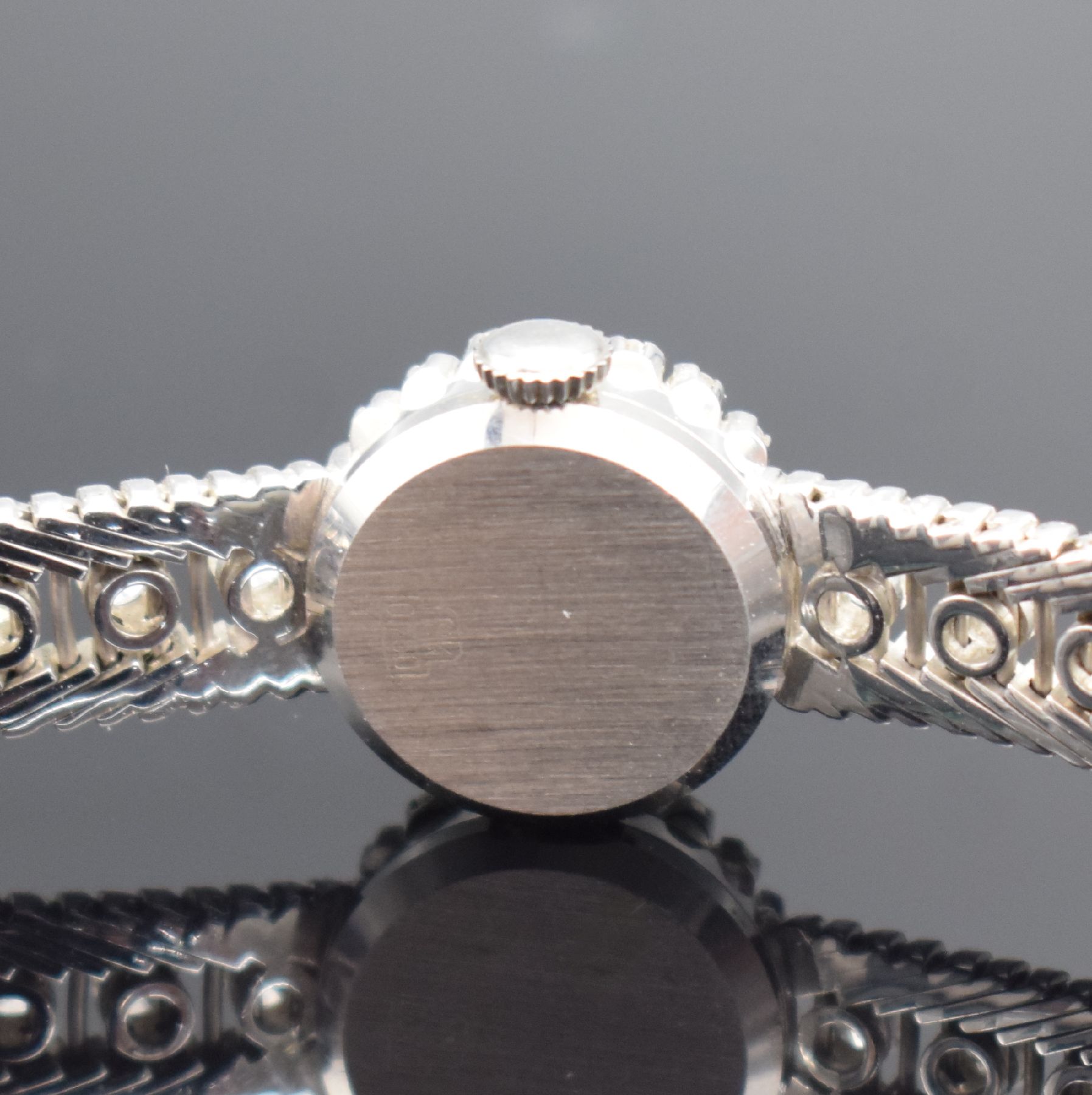 Detail c: BISCHOFF Damenarmbanduhr in WG 750/000 mit Diamanten, Schweiz um 1965, Handaufzug, Geh. an Goldband in WG 750/000, Boden aufgedr., Lünette & Band m. ...