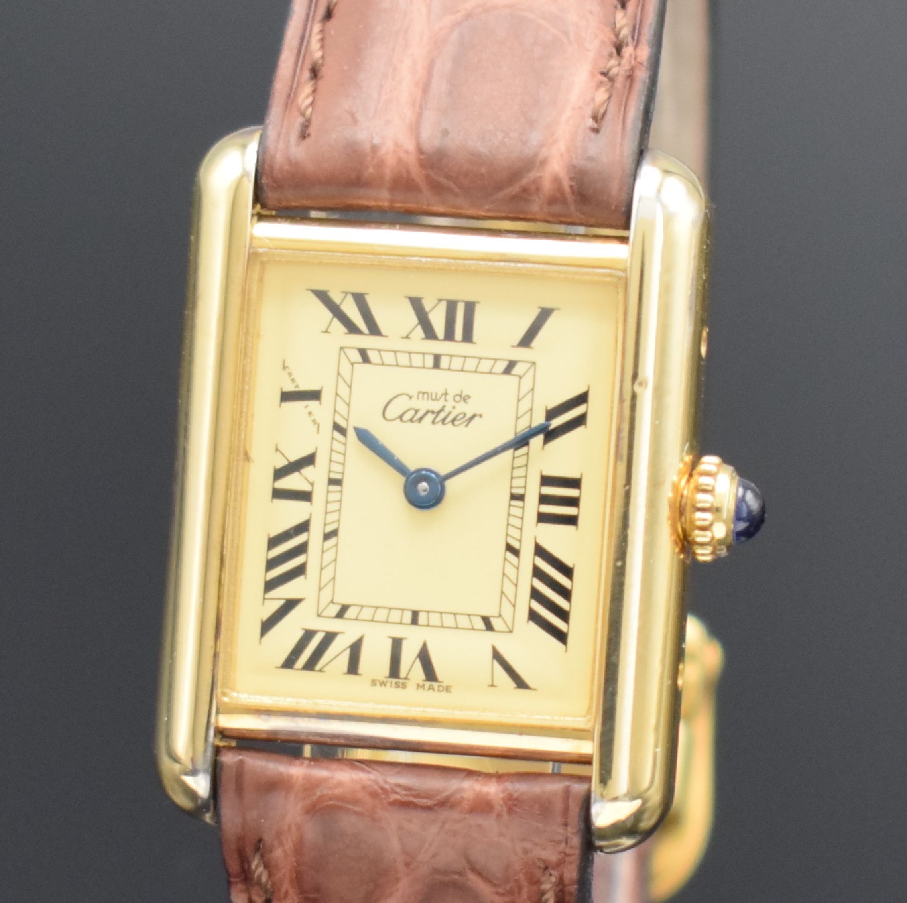 Detail a: CARTIER Damenarmbanduhr Serie Tank Referenz 2415, verg. Sterlingsilbergeh., Boden 8-fach verschr., Lederband m. verg. orig. Dornschl., quarz, ...