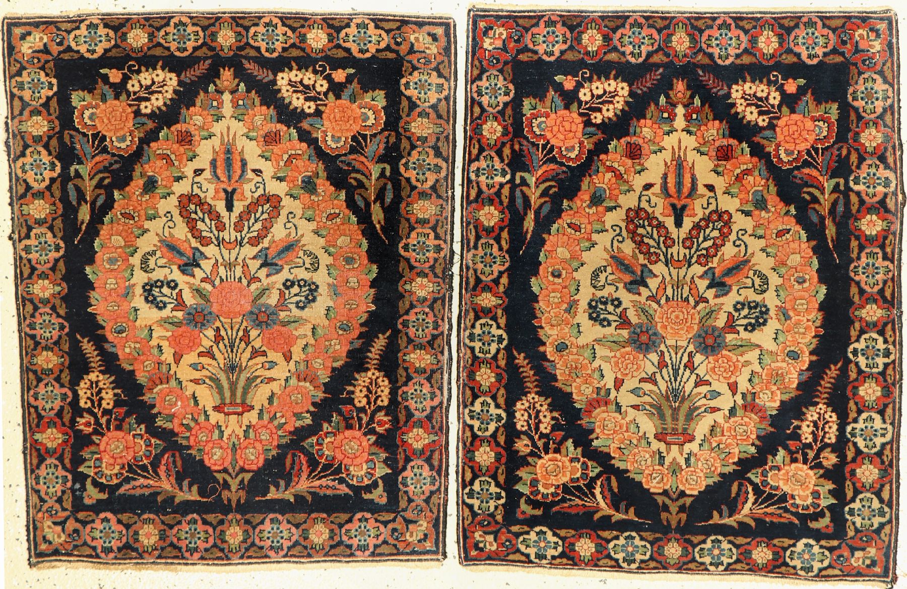 Ein Paar antike Keschan, Persien, um 1900, Wolle auf Baumwolle, ca. 83 x 67 cm, EHZ: 3