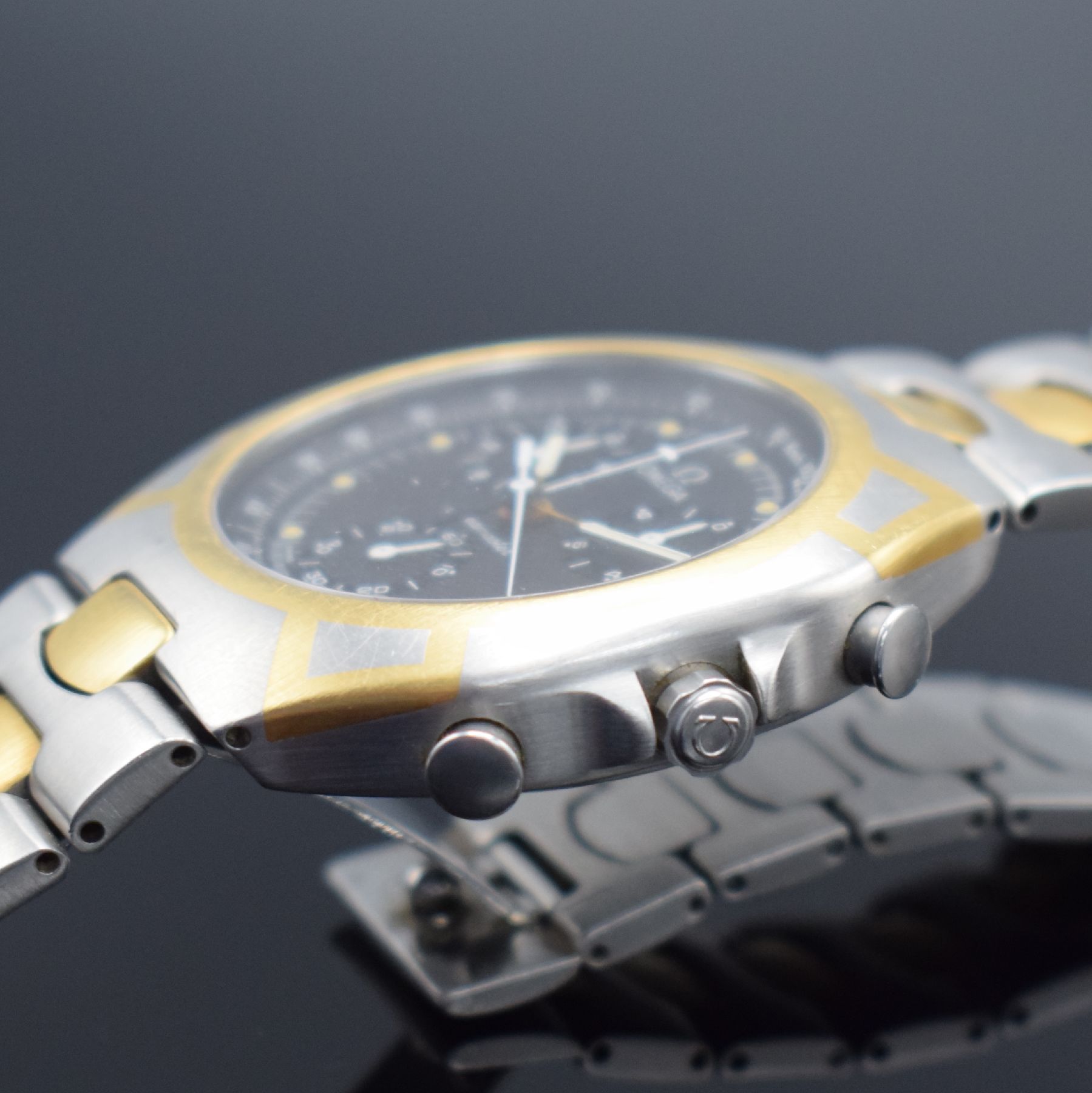 Detail d: OMEGA Seamaster Polaris Armbandchronograph Referenz 386.1031, Schweiz um 1990, quarz, goldintarsiertes Edelstahlgeh. inkl. z. T. verg. ...
