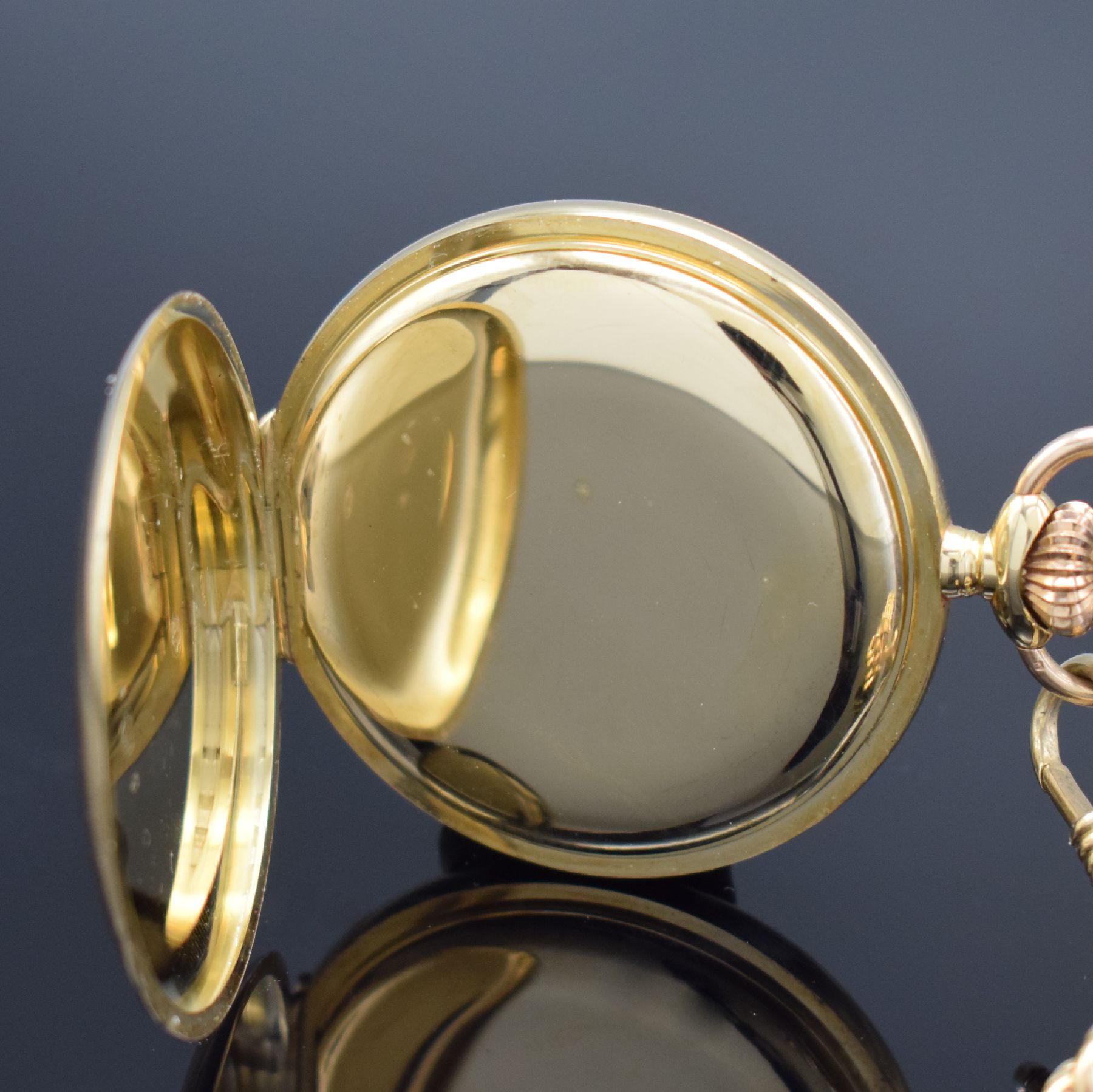 Detail e: Savonette Herrentaschenuhr in GG 585/000 an GG 585/000 Chatelaine, Schweiz um 1930, glattes 3 Deckel Goldgeh., Emailzifferbl. m. arab. Std., verg. ...