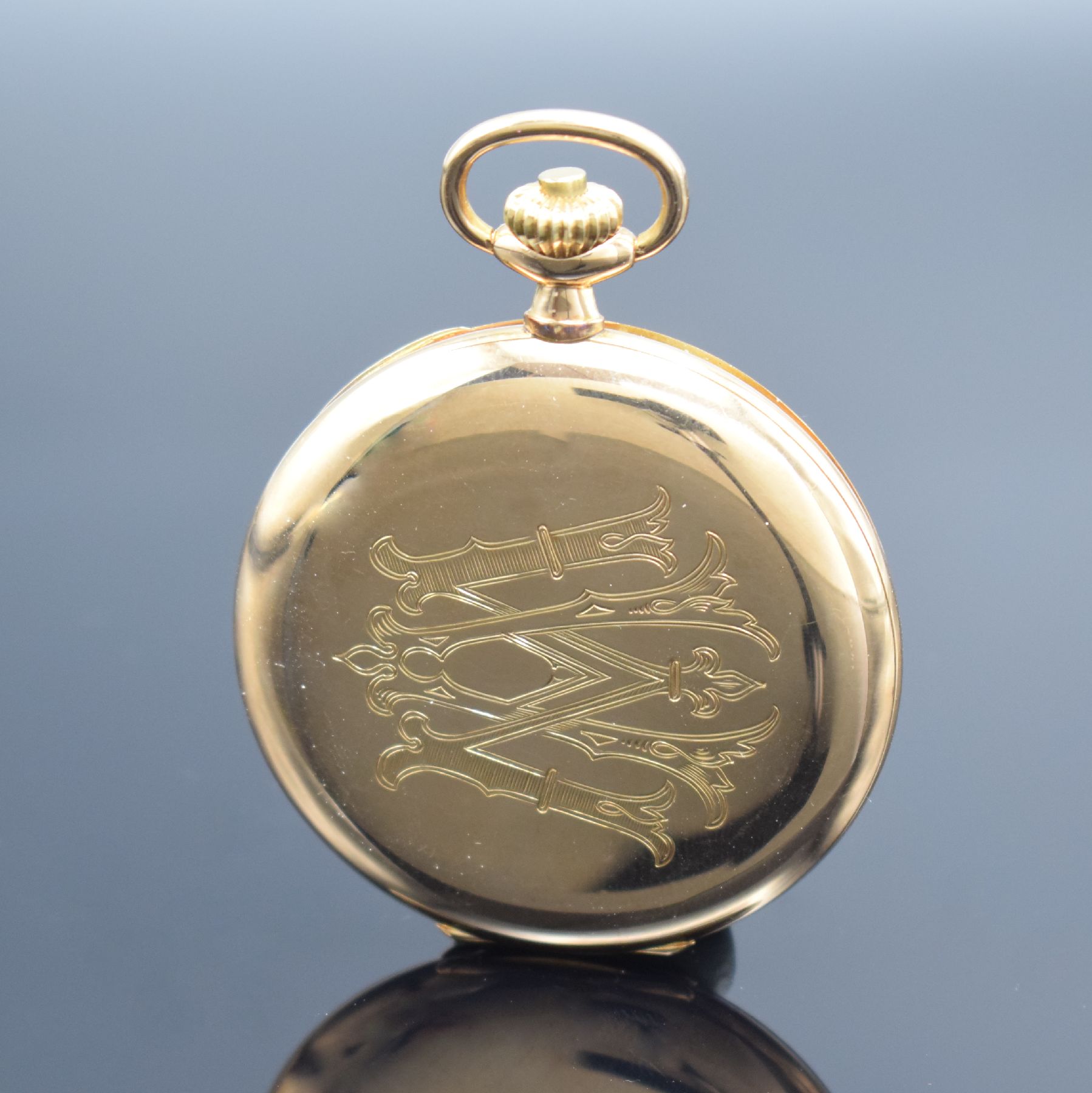 Detail b: OMEGA Savonette Herrentaschenuhr in GG 585/000, Schweiz um 1920, Goldcuvette, auf Deckel Schmuckmonogramm AM, verg. Ankerw., Komp.-Unr., gebl. ...