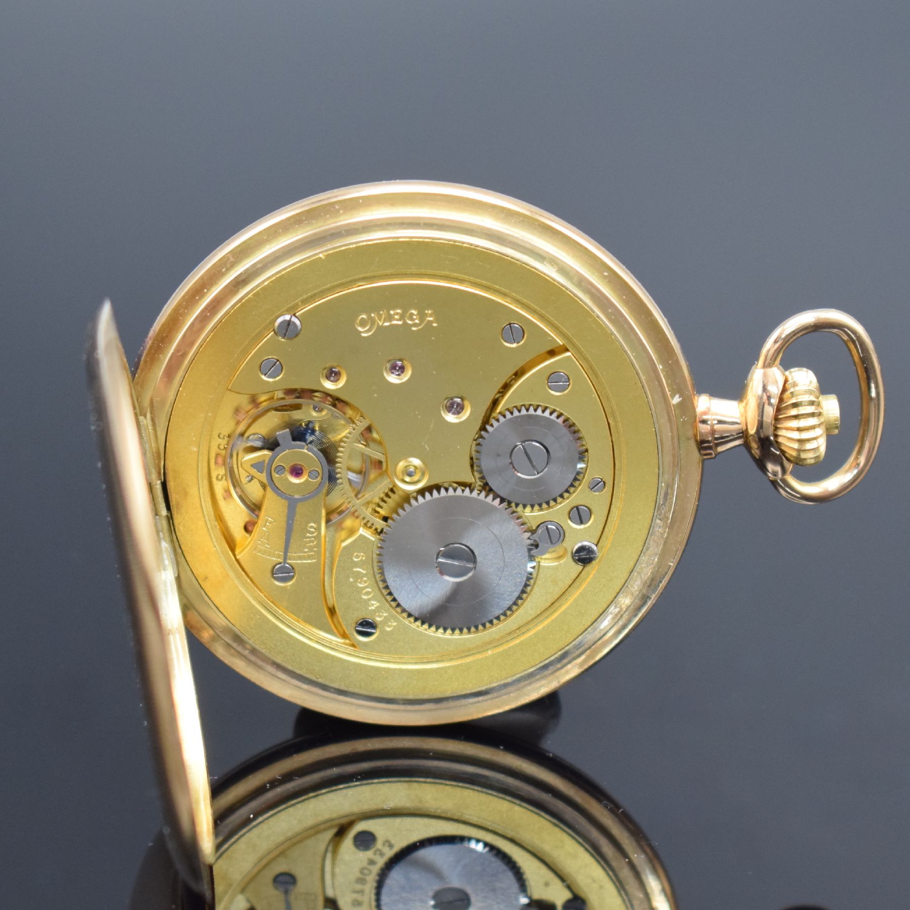 Detail g: OMEGA Savonette Herrentaschenuhr in GG 585/000, Schweiz um 1920, Goldcuvette, auf Deckel Schmuckmonogramm AM, verg. Ankerw., Komp.-Unr., gebl. ...