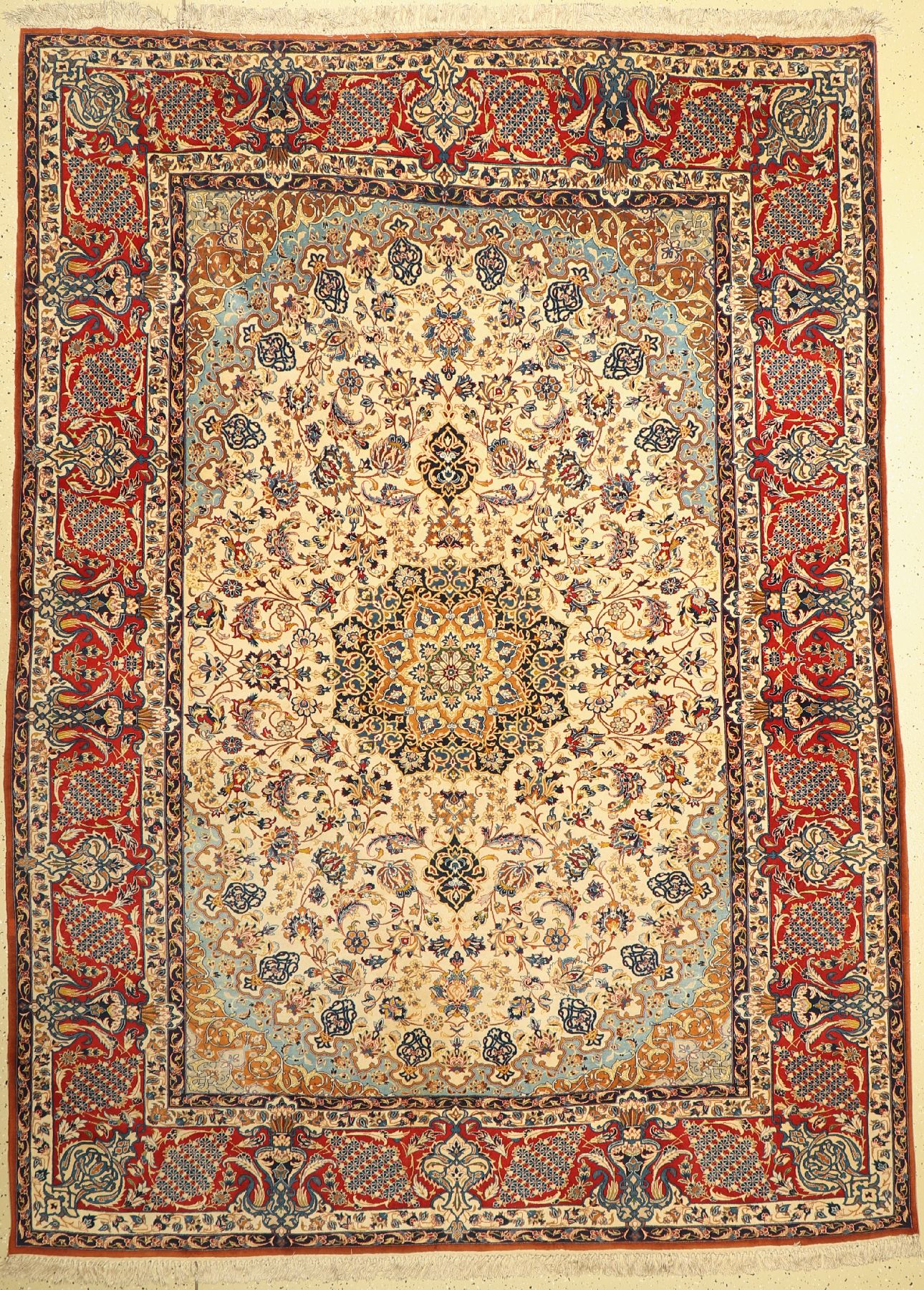 Esfahan fein, Persien, um 1960, Korkwolle auf Seide, ca. 285 x 212 cm, EHZ 2 (Mottenfraßan den Rändern)