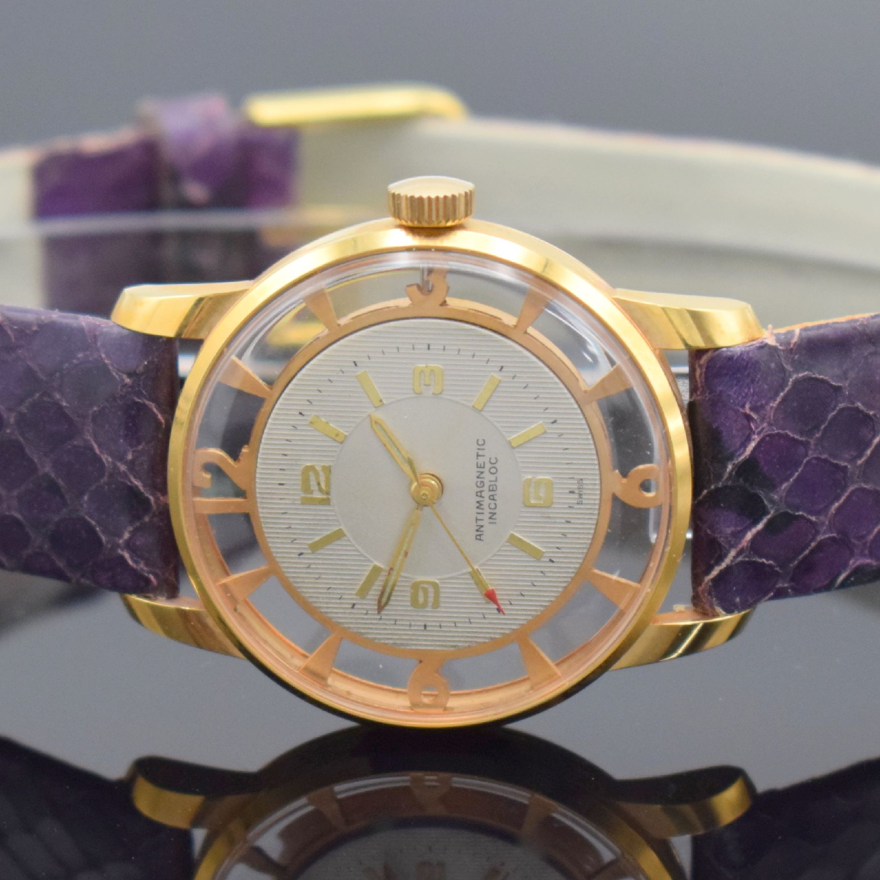 Detail b: Ausgefallene Armbanduhr sog. Cocktail Watch, Schweiz um 1960, Handaufzug, verg. durchbr. Geh., silb. Zifferbl. m. aufges. Std.-Ind., gold. Zeiger, ...