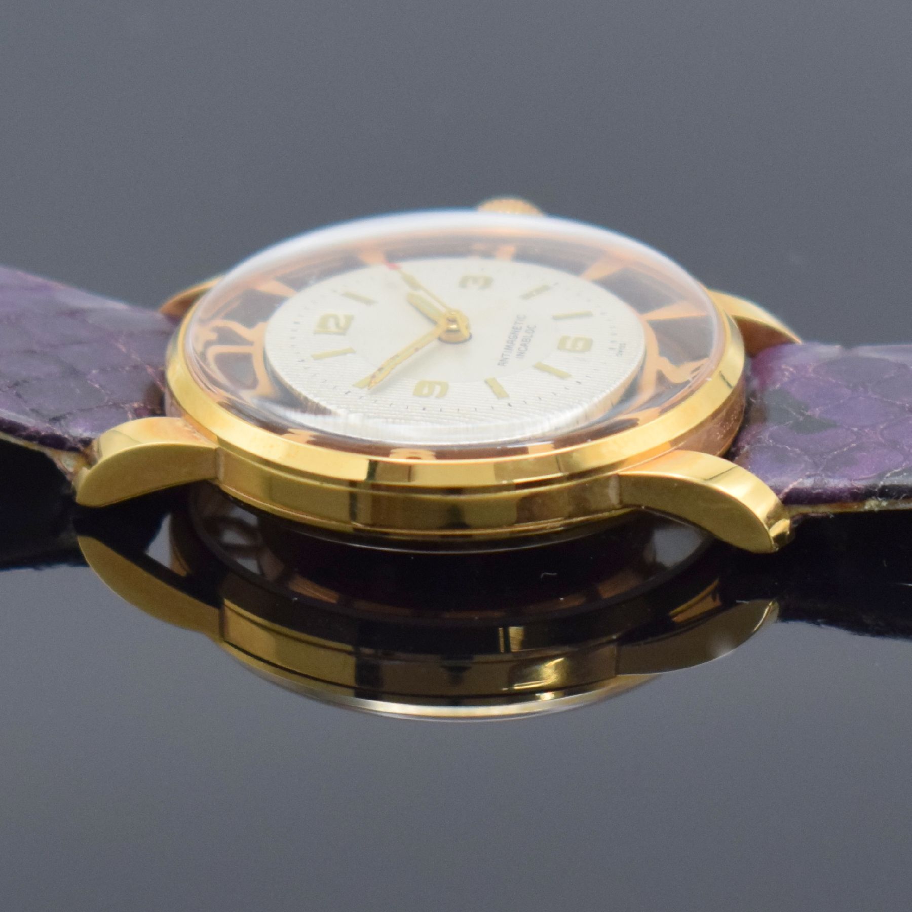 Detail e: Ausgefallene Armbanduhr sog. Cocktail Watch, Schweiz um 1960, Handaufzug, verg. durchbr. Geh., silb. Zifferbl. m. aufges. Std.-Ind., gold. Zeiger, ...