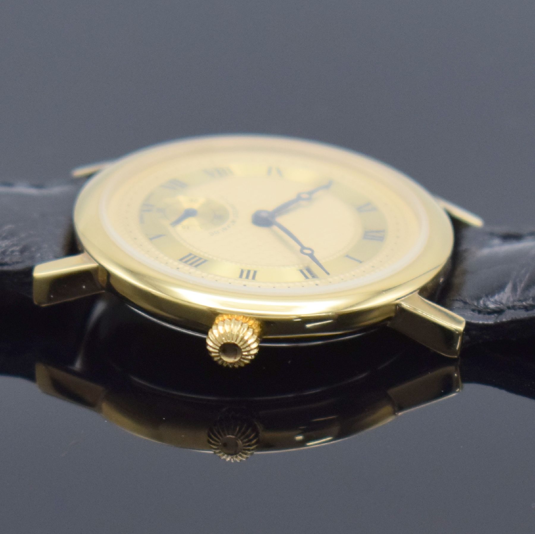 Detail d: Herrenarmbanduhr mit Kaliber Peseux 7046, Schweiz um 1990, Handaufzug, verg. Gehäuse, Stahlboden gedr., verg. guill. Zifferbl. mit röm. Zahlen, ...
