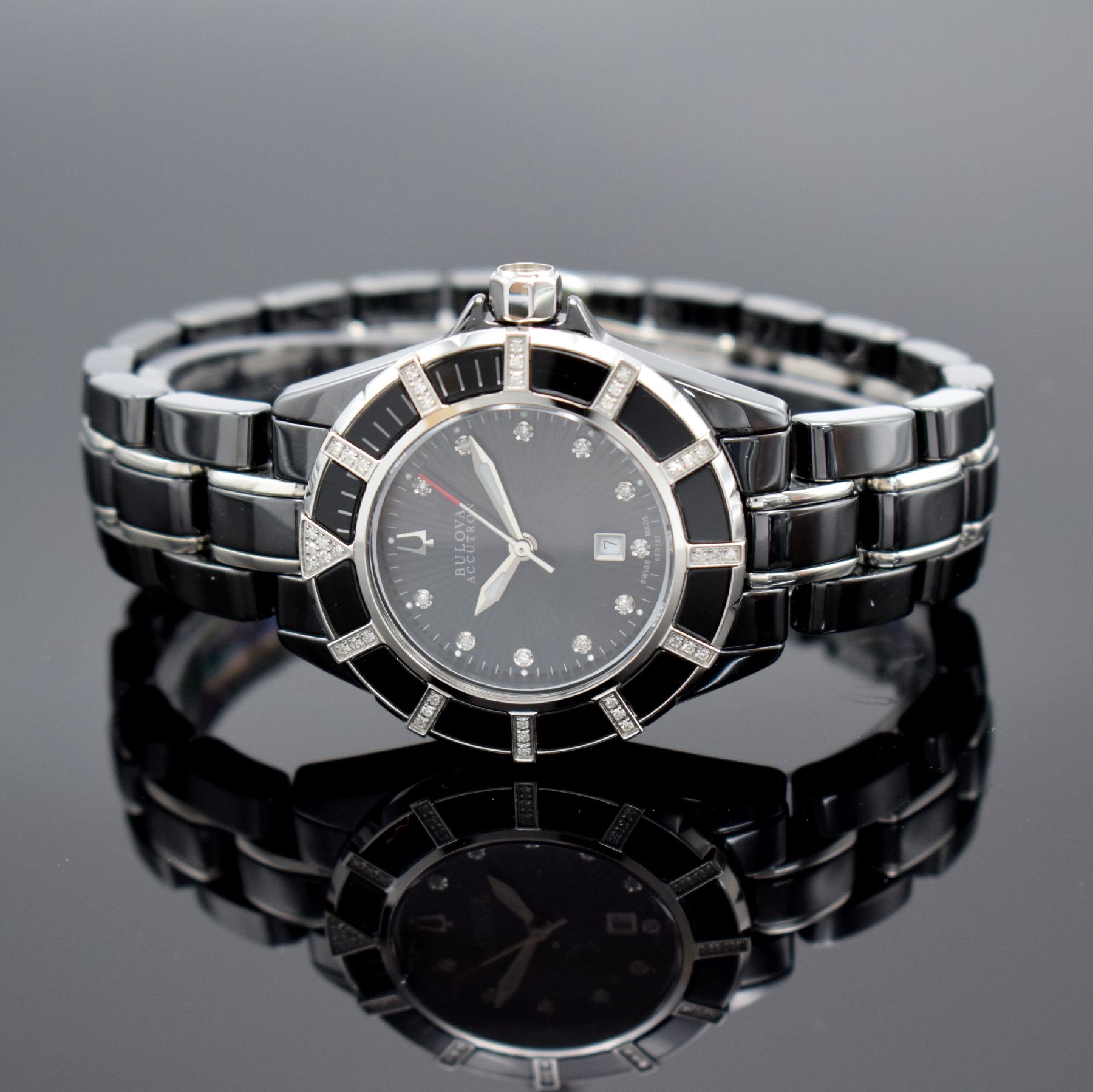 Detail b: BULOVA Accutron Damenarmbanduhr in Keramik, Schweiz um 2010, quarz, Keramikgeh. inkl. Keramikband, eins. drehb. Lünette & Zifferbl. m. Diamanten ...