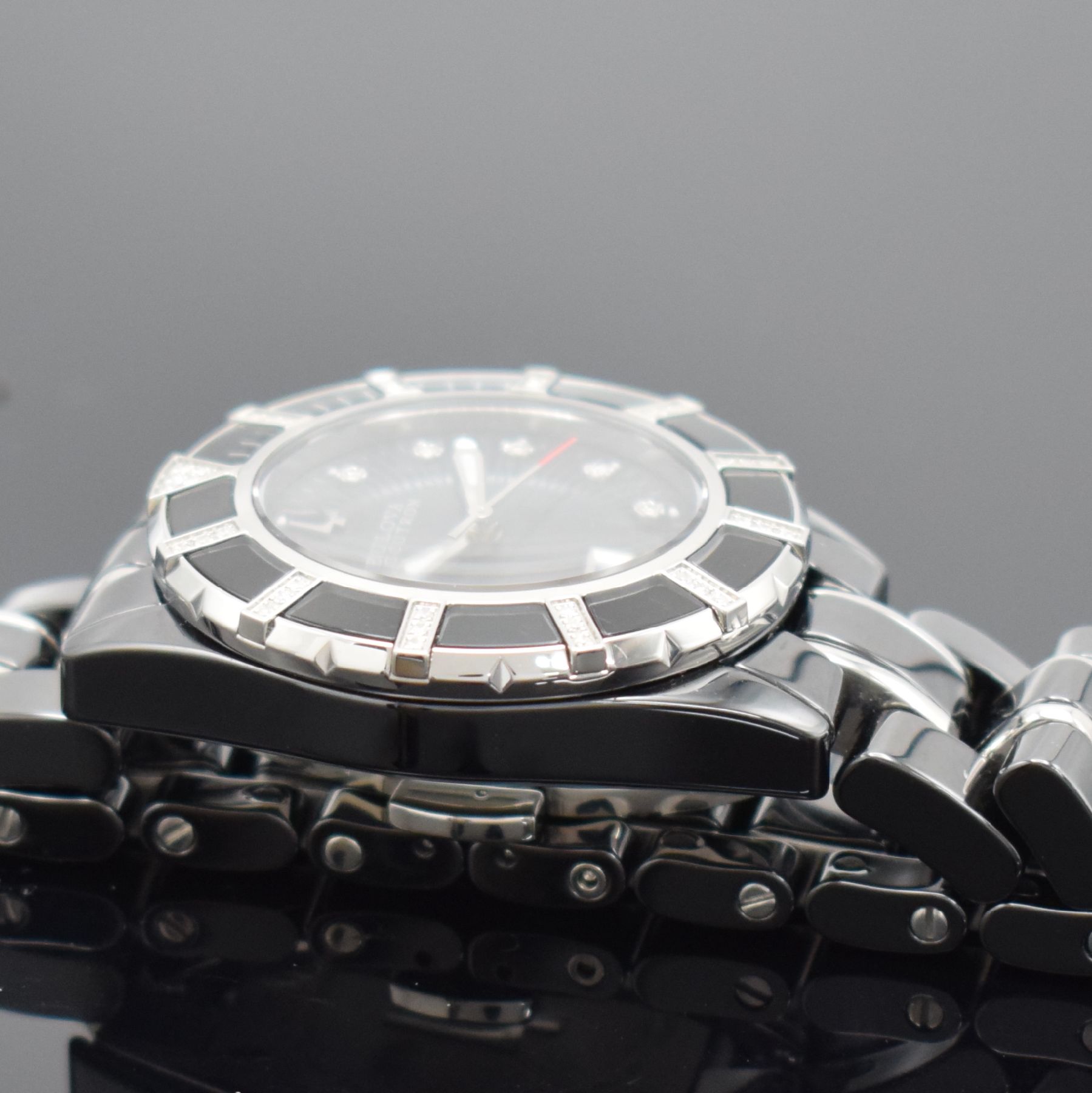 Detail g: BULOVA Accutron Damenarmbanduhr in Keramik, Schweiz um 2010, quarz, Keramikgeh. inkl. Keramikband, eins. drehb. Lünette & Zifferbl. m. Diamanten ...