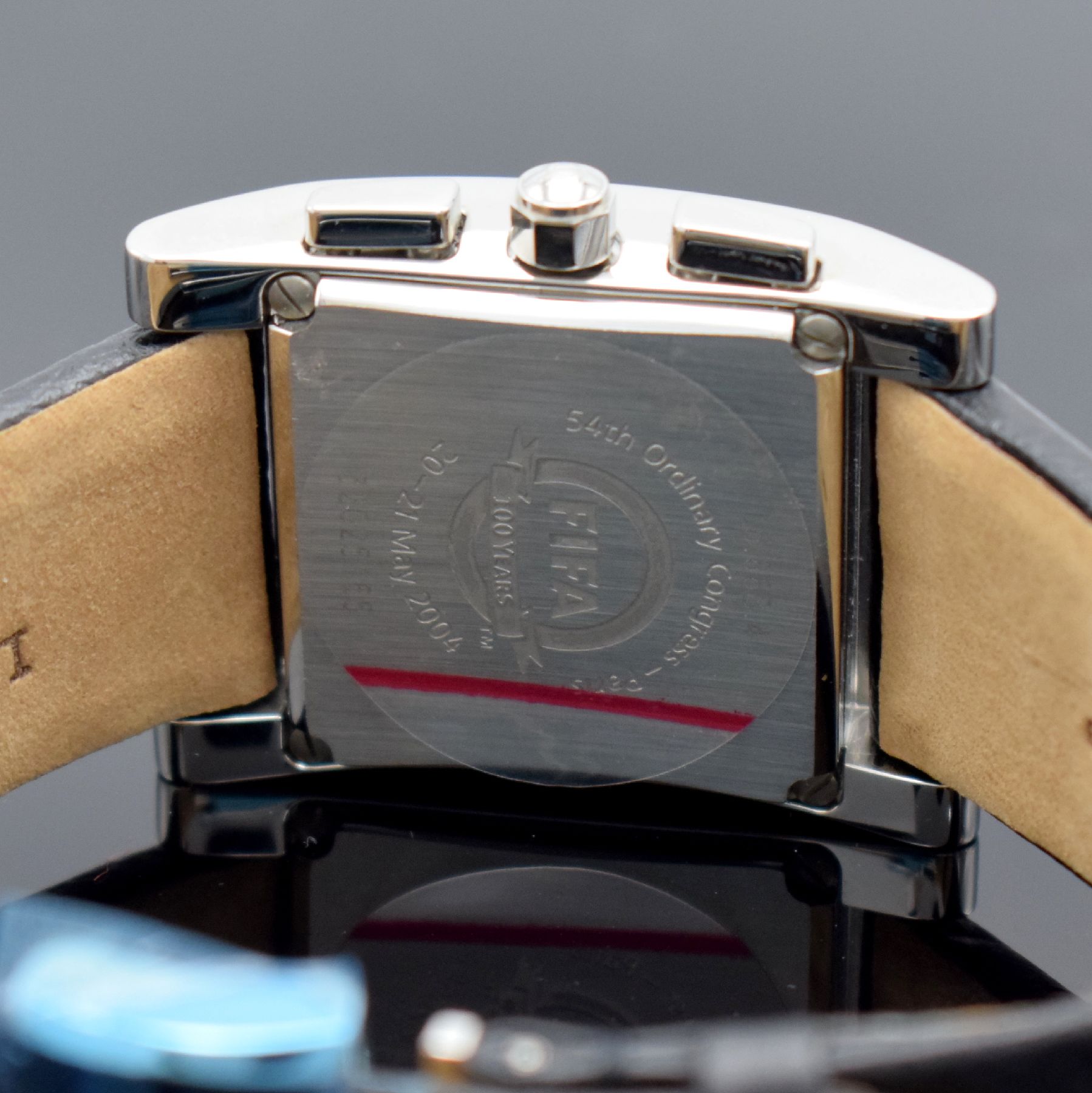 Detail c: LONGINES FIFA 100 Years Armbandchronograph, Schweiz 2004, quarz, Ref. L5.668.4, Edelstahlgeh., verschr. Boden sign. "54th Ordinary Congress - ...