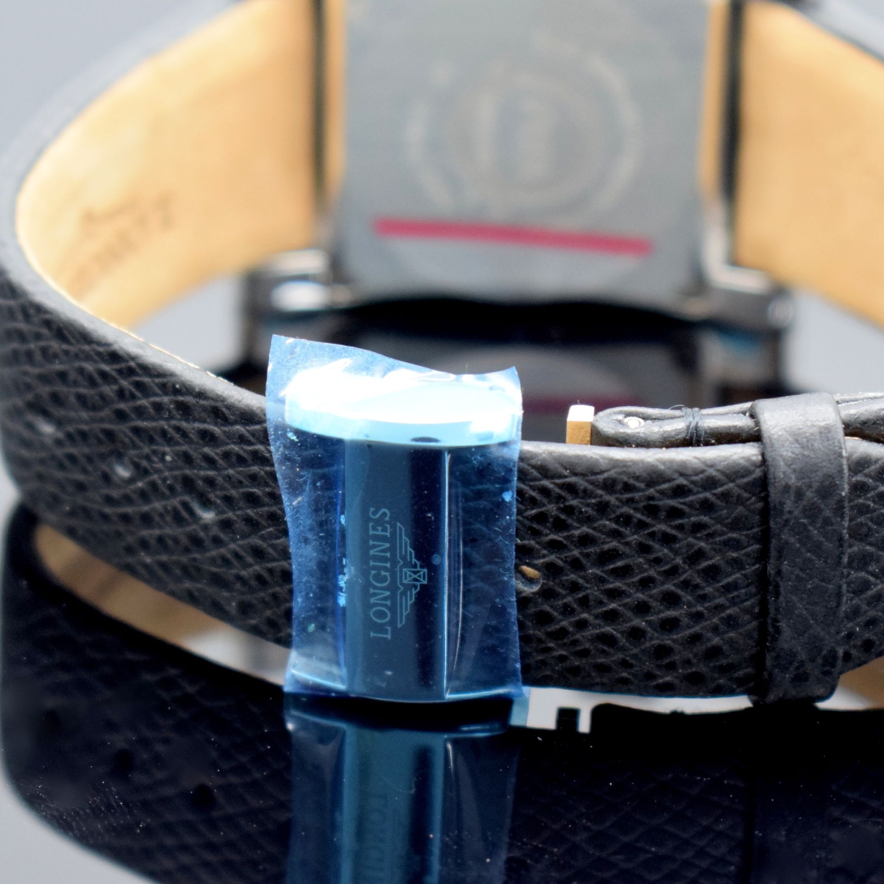 Detail d: LONGINES FIFA 100 Years Armbandchronograph, Schweiz 2004, quarz, Ref. L5.668.4, Edelstahlgeh., verschr. Boden sign. "54th Ordinary Congress - ...
