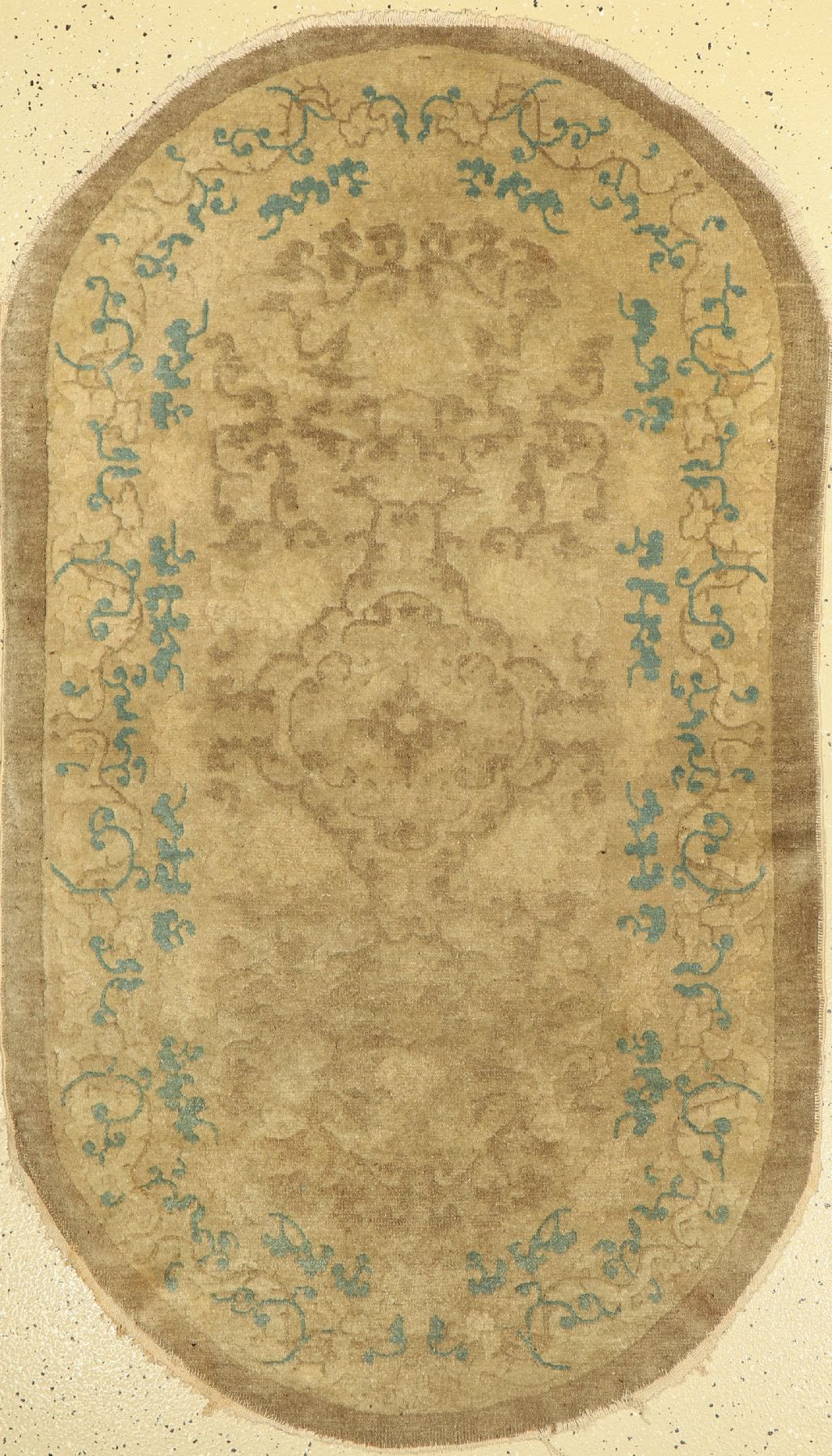 Ovaler Peking, China, um 1910, Wolle auf Baumwolle, ca. 160 x 93 cm, EHZ: 3-4