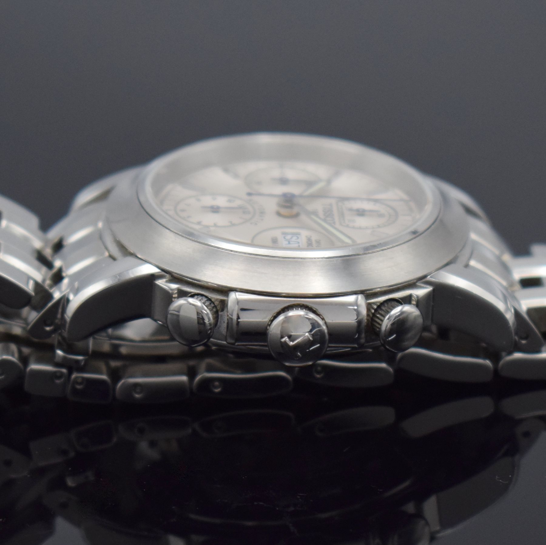 Detail f: TISSOT Day-Date Chronograph Herrenarmbanduhr, Schweiz um 2010, Automatik, massives beids. vergl. Geh. in Edelstahl, orig. Gliederband m. dopp. ...