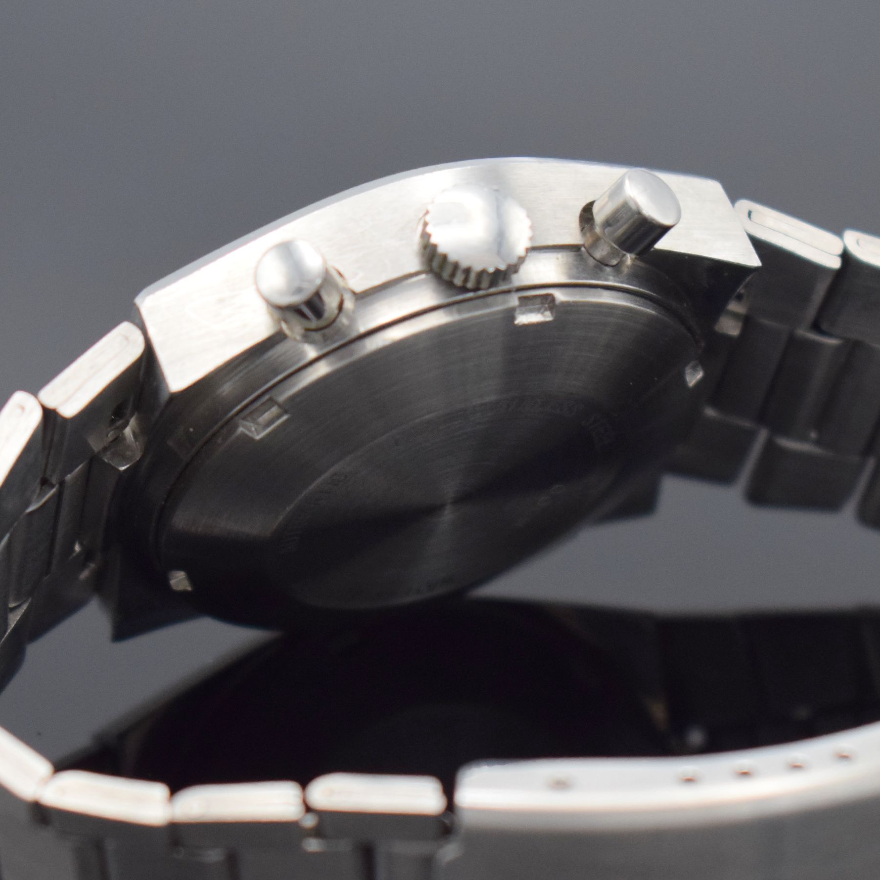 Detail e: BMW Herrenarmbanduhr mit Chronograph, Schweiz um 1970, Automatik, Edelstahlgeh. inkl. neutr. Gliederband m. Faltschl., Boden verschr., hellblaues ...