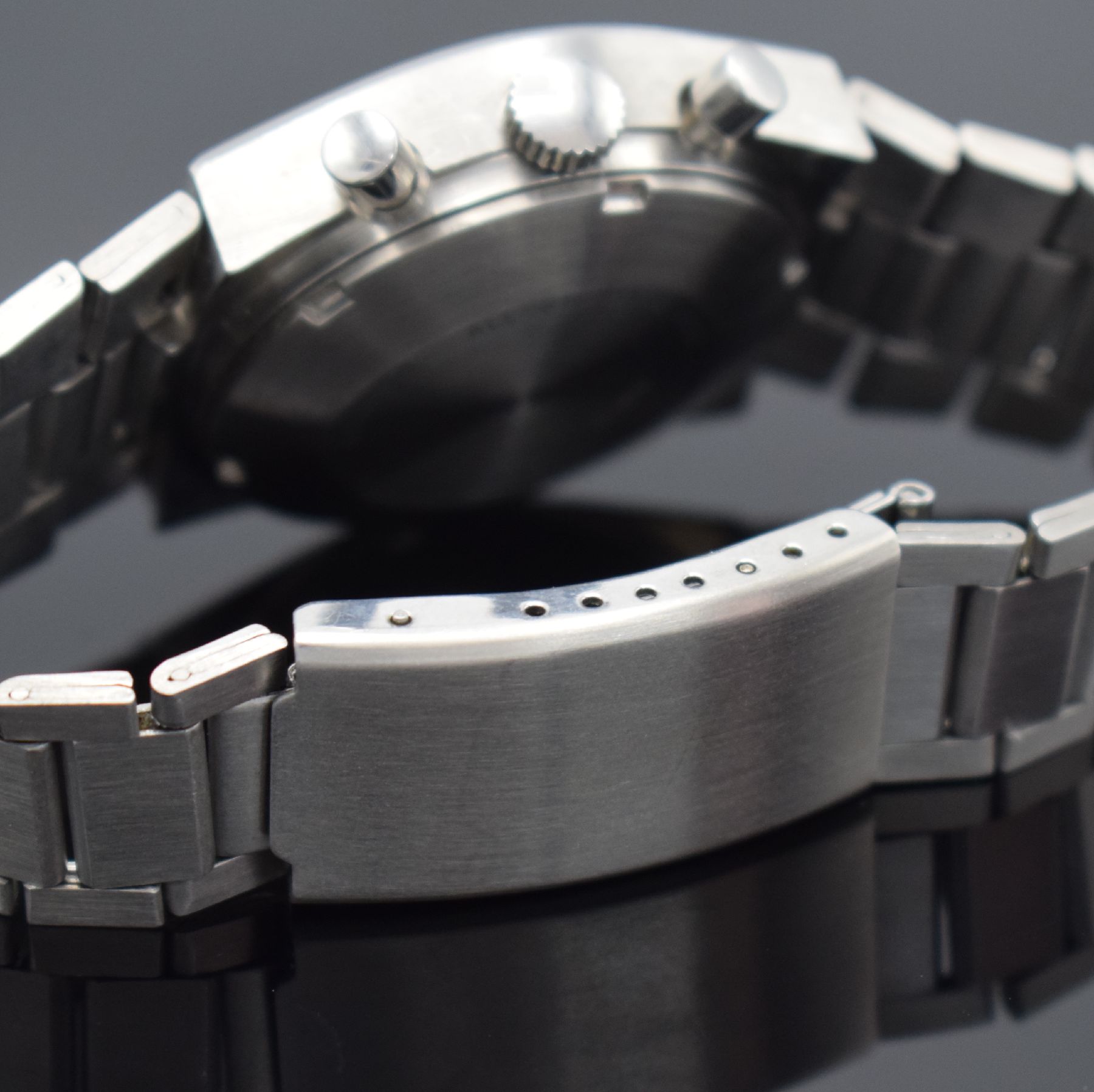 Detail f: BMW Herrenarmbanduhr mit Chronograph, Schweiz um 1970, Automatik, Edelstahlgeh. inkl. neutr. Gliederband m. Faltschl., Boden verschr., hellblaues ...