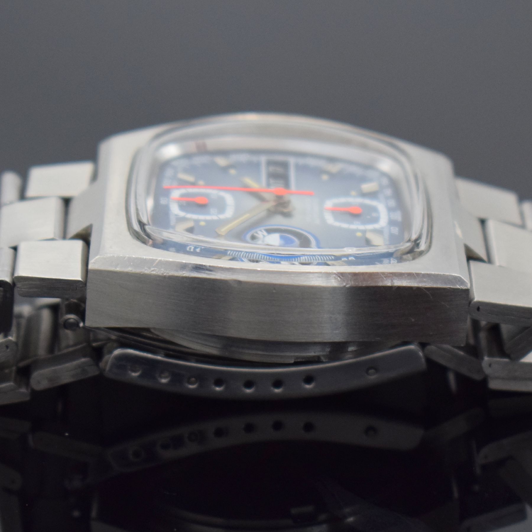 Detail h: BMW Herrenarmbanduhr mit Chronograph, Schweiz um 1970, Automatik, Edelstahlgeh. inkl. neutr. Gliederband m. Faltschl., Boden verschr., hellblaues ...