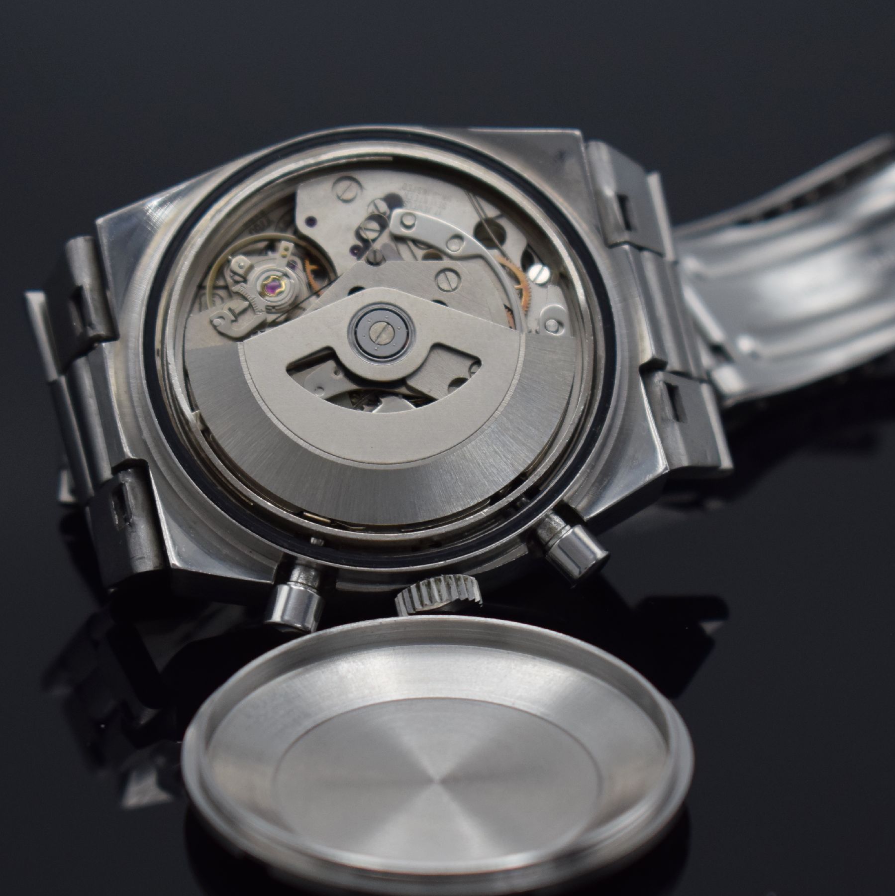 Detail j: BMW Herrenarmbanduhr mit Chronograph, Schweiz um 1970, Automatik, Edelstahlgeh. inkl. neutr. Gliederband m. Faltschl., Boden verschr., hellblaues ...