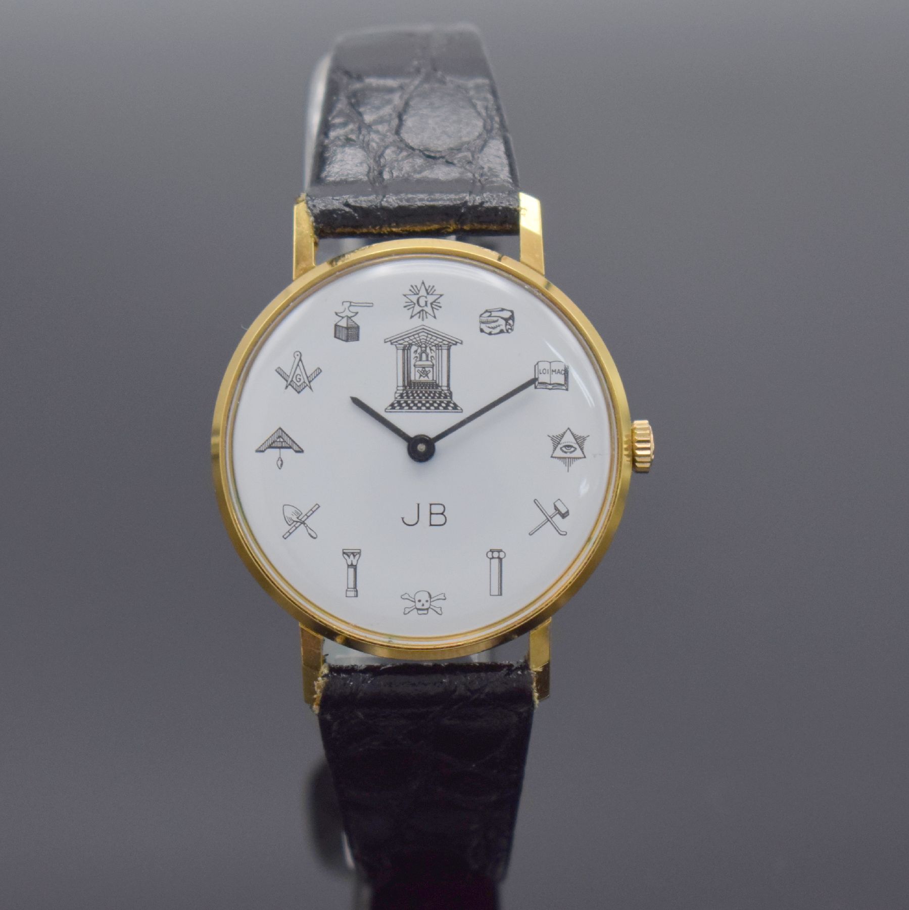 JB Freimaurer vergoldete Armbanduhr, Schweiz um 1970, Handaufzug, Edelstahlboden aufgedr., weißes Zifferbl. m. Freimaurer Symbolen, geschw. Zeiger, ...