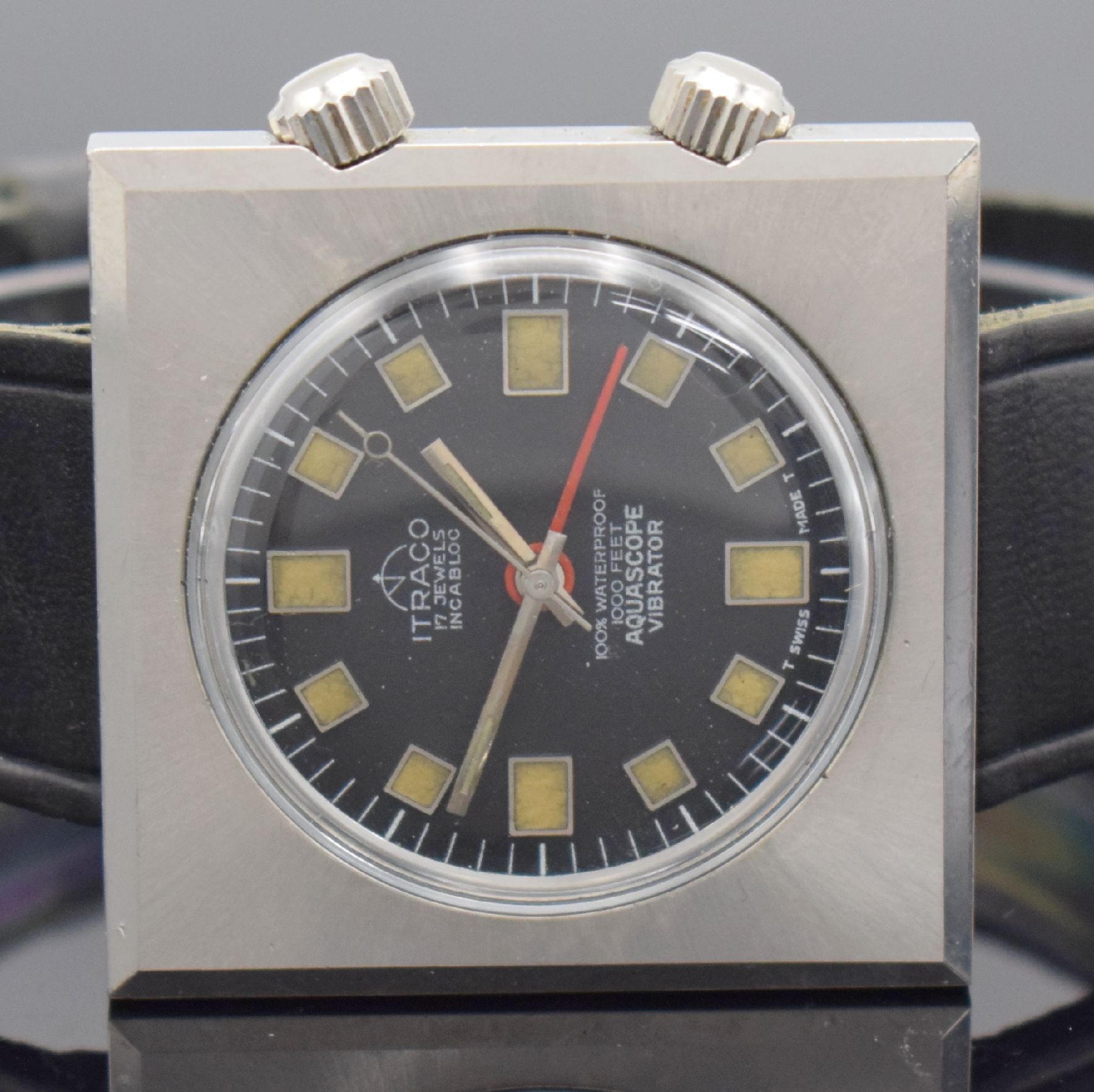 Detail b: ITRACO Aquascope Vibrator Herrenarmbanduhr mit Wecker, Schweiz um 1965, Handaufzug, Edelstahlgeh., verschr. Boden, Krone f. Aufzug & Zeigerst. b. 4, ...