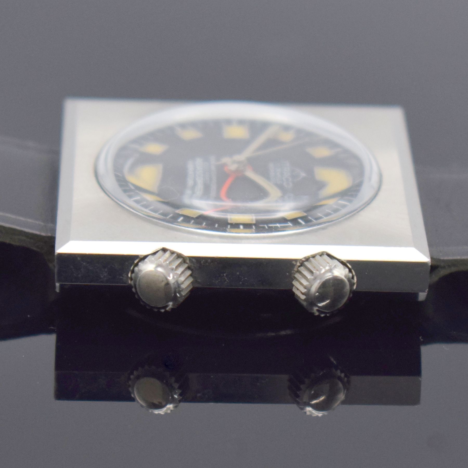 Detail c: ITRACO Aquascope Vibrator Herrenarmbanduhr mit Wecker, Schweiz um 1965, Handaufzug, Edelstahlgeh., verschr. Boden, Krone f. Aufzug & Zeigerst. b. 4, ...