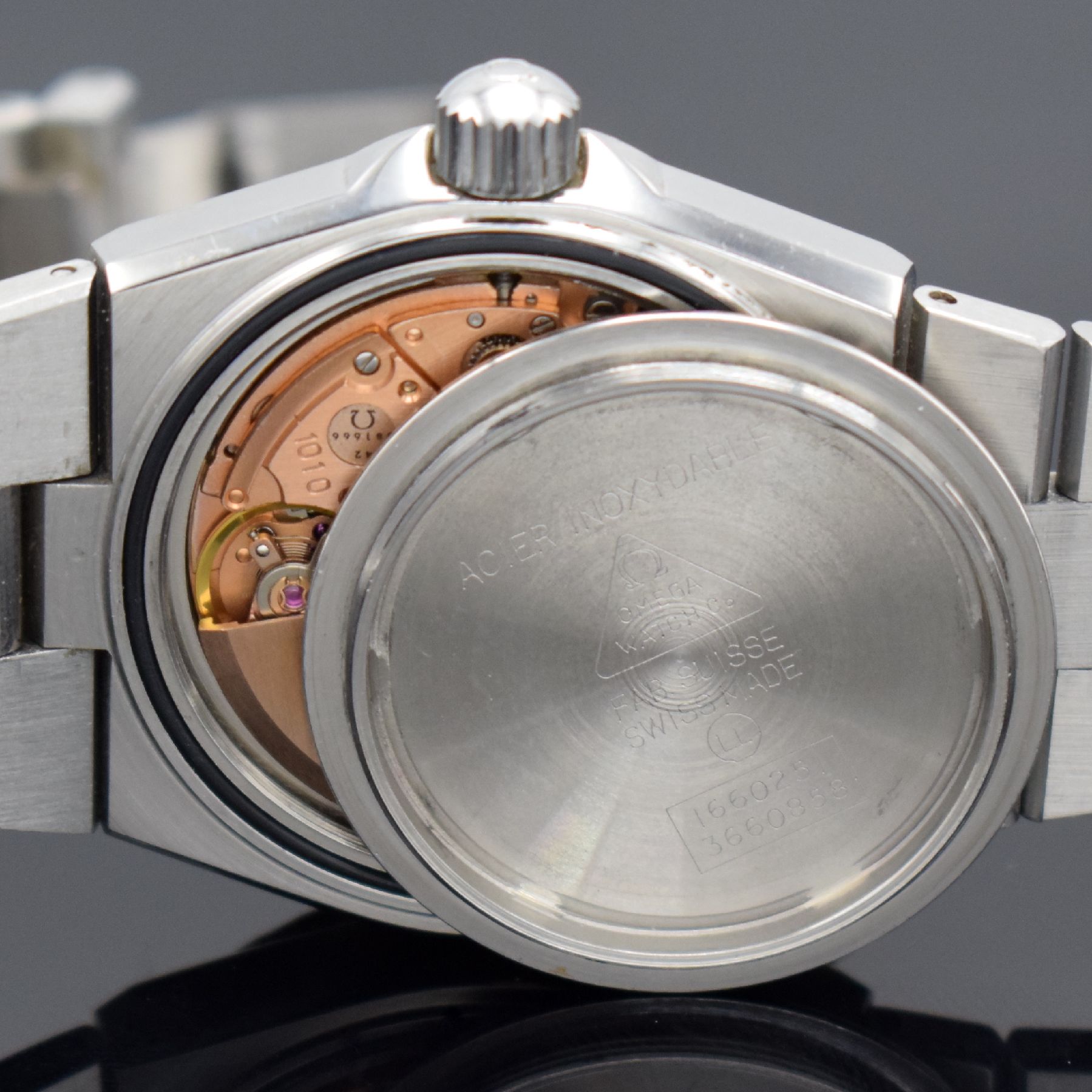 Detail k: OMEGA Seamaster sehr seltene sogenannte Baby Ploprof Herrenarmbanduhr mit silbernem Zifferblatt Referenz 166.0251 / 366.0858, Schweiz um 1979, ...