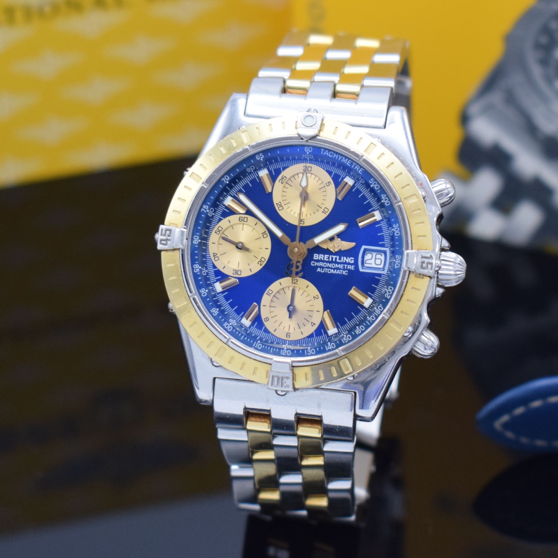 Detail a: BREITLING Chronomat Herrenarmbanduhr mit Chronograph in Chronometerqualität, Schweiz verk. lt. beil. Pap. 12/2003, Automatik, Ref. D13352, ...