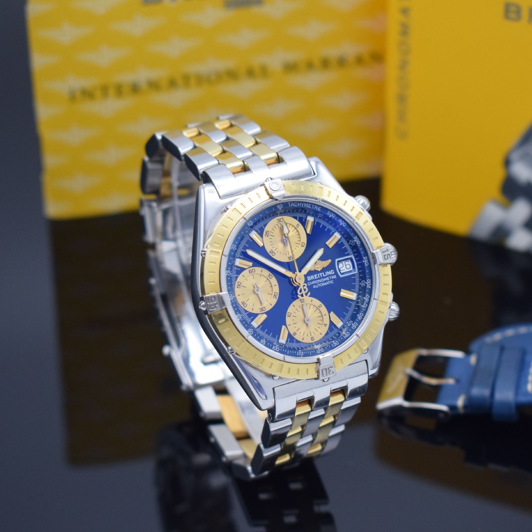 Detail b: BREITLING Chronomat Herrenarmbanduhr mit Chronograph in Chronometerqualität, Schweiz verk. lt. beil. Pap. 12/2003, Automatik, Ref. D13352, ...