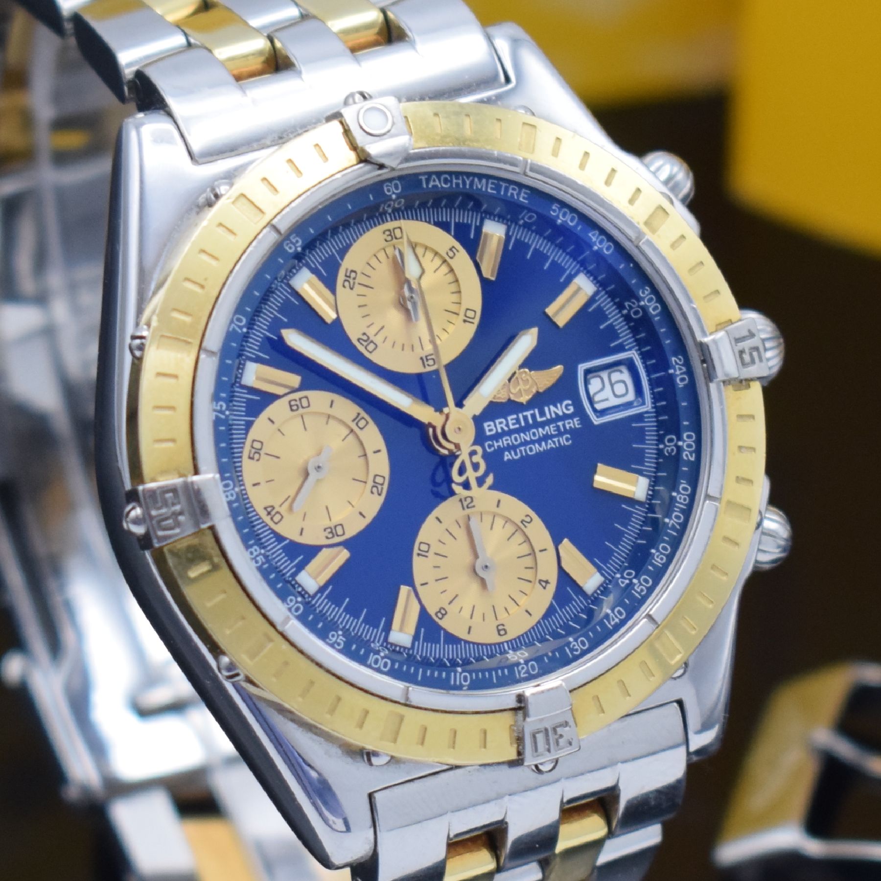 Detail d: BREITLING Chronomat Herrenarmbanduhr mit Chronograph in Chronometerqualität, Schweiz verk. lt. beil. Pap. 12/2003, Automatik, Ref. D13352, ...