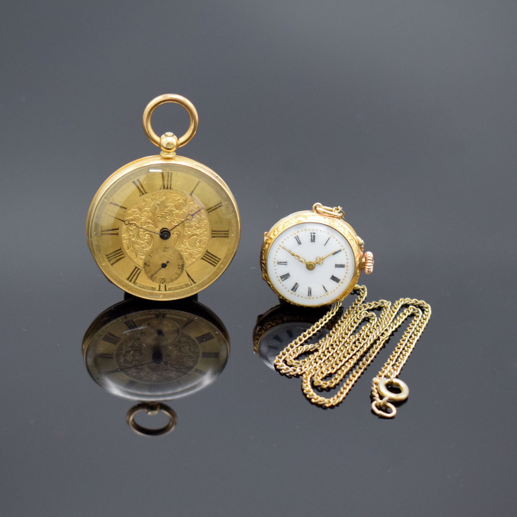 2 Damentaschenuhren in GG 750/000 mit Zylinderhemmungen, Schweiz um 1870/1880, 1x m. Metallcuvette & Monogramm, Email- & Metall-Zifferbl. m. röm. ...