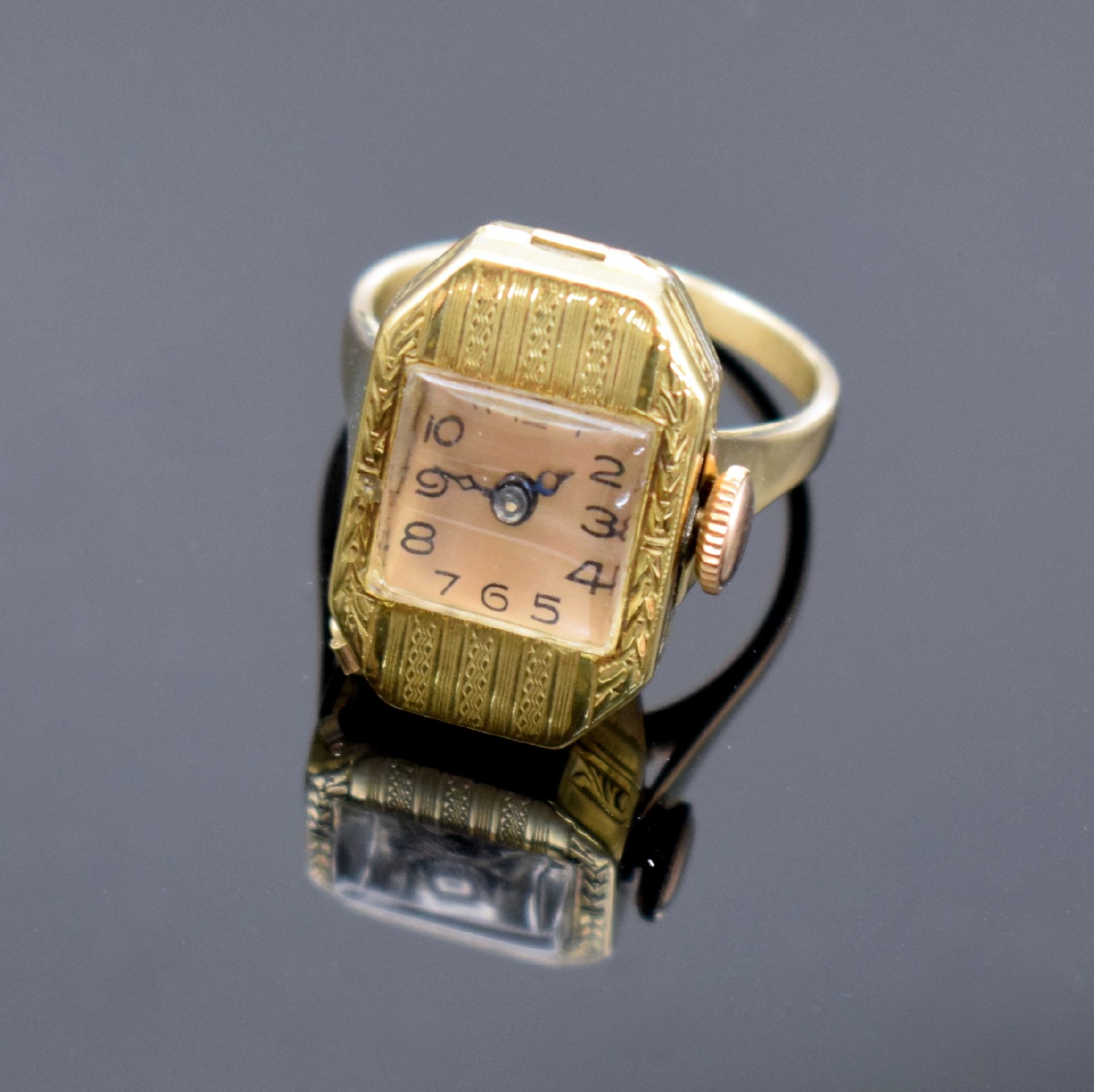 Detail b: Ringuhr aus Armbanduhr umgebaut in GG 750/000 & RoseG 585/000, Uhr Schweiz um 1920, 2- teil. Geh., Scharnier def., Ringschiene später auf ...