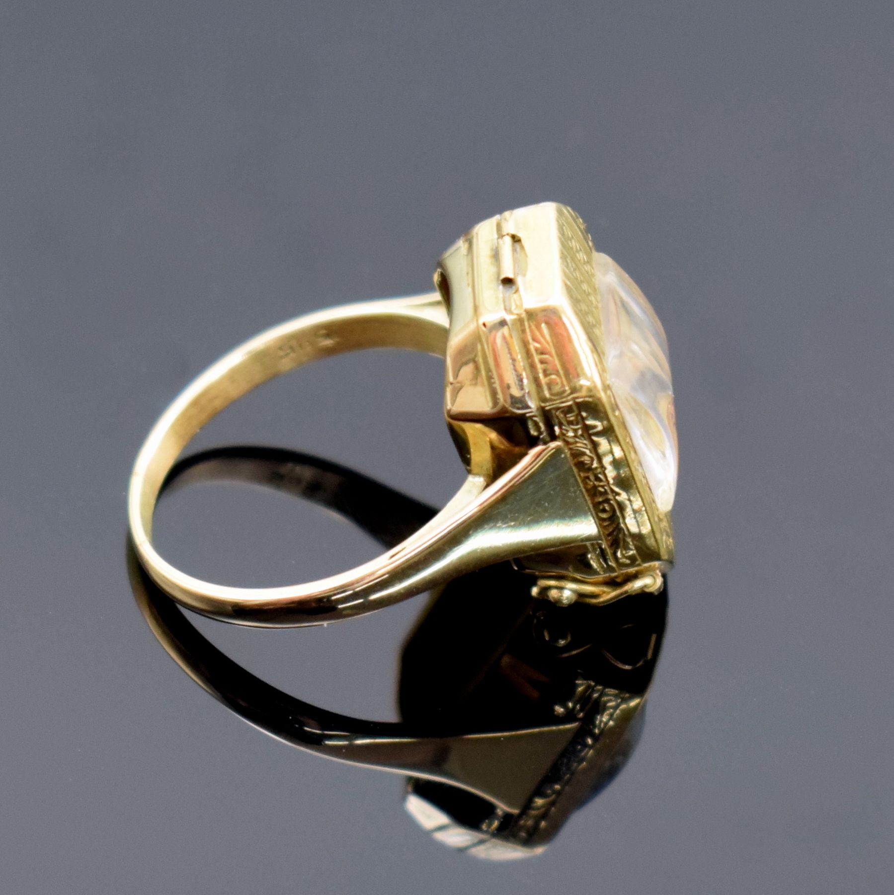 Detail e: Ringuhr aus Armbanduhr umgebaut in GG 750/000 & RoseG 585/000, Uhr Schweiz um 1920, 2- teil. Geh., Scharnier def., Ringschiene später auf ...