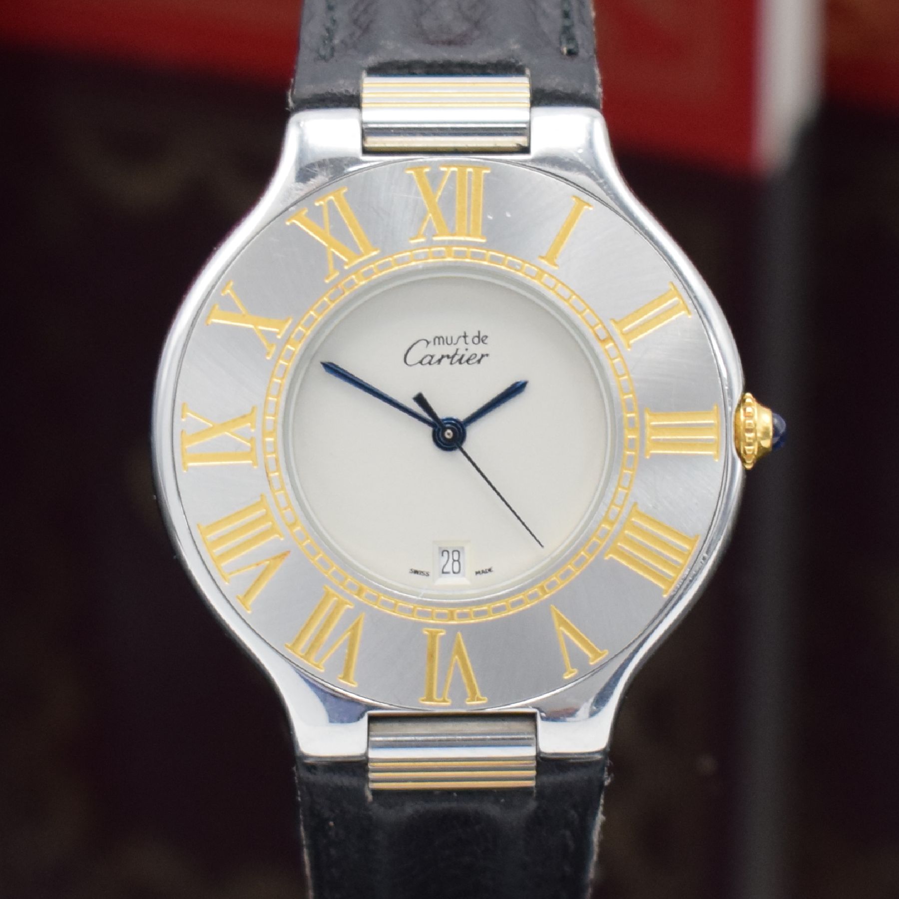 Detail a: CARTIER Armbanduhr Linie 21, Schweiz um 2000, Edelstahlgeh. inkl. orig. Lederband m. orig. Faltschl., quarz, Lünette m. grav. röm. Std., gebl. ...