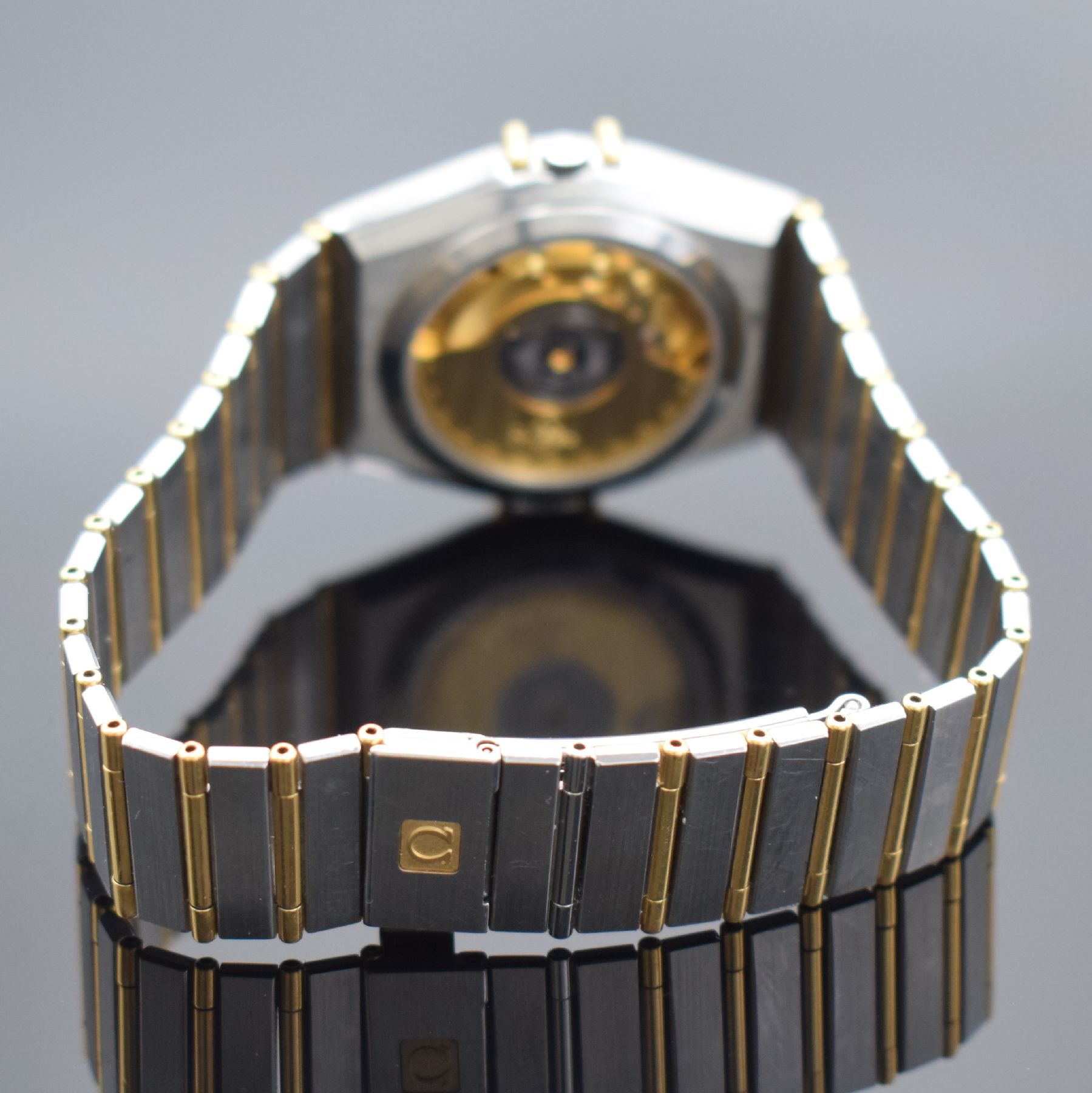Detail c: OMEGA Constellation Herrenarmbanduhr in Stahl/Gold, Schweiz um 1985, Automatik, beids. vergl. Stahlgeh., Goldlünette m. röm. Std., Boden aufgedr., ...