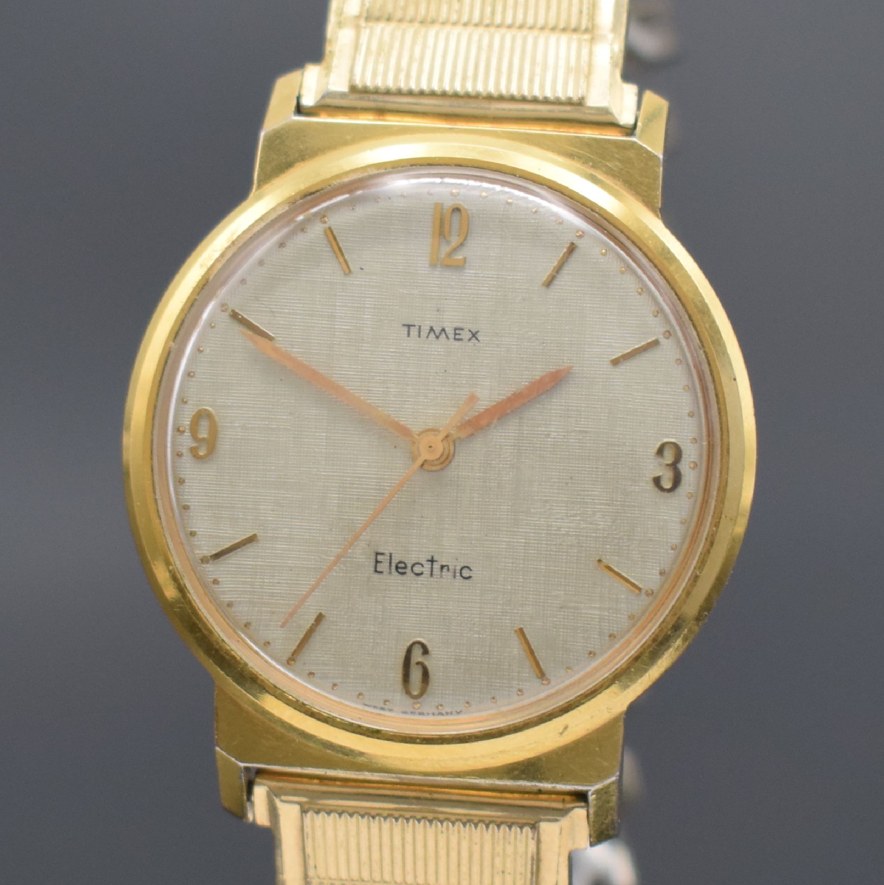 Detail a: TIMEX Electric Herrenarmbanduhr mit springender Sekunde, original Etui & Beschreibung, Deutschland/USA um 1965, verg. Geh., Zeigerstellung über ...