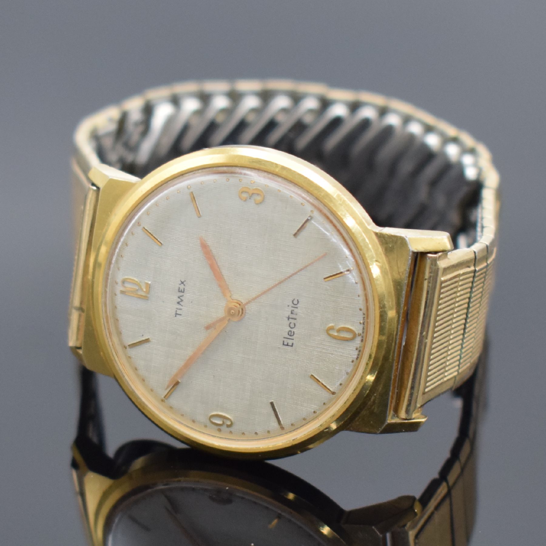 Detail b: TIMEX Electric Herrenarmbanduhr mit springender Sekunde, original Etui & Beschreibung, Deutschland/USA um 1965, verg. Geh., Zeigerstellung über ...