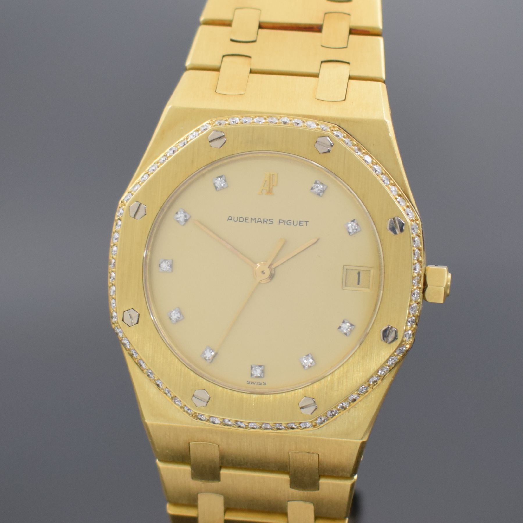 Detail a: AUDEMARS PIGUET nahezu neuwertige, ikonische Herrenarmbanduhr Serie Royal Oak in GG 750/000 mit Diamanten, original Etui & Papieren, Design von ...