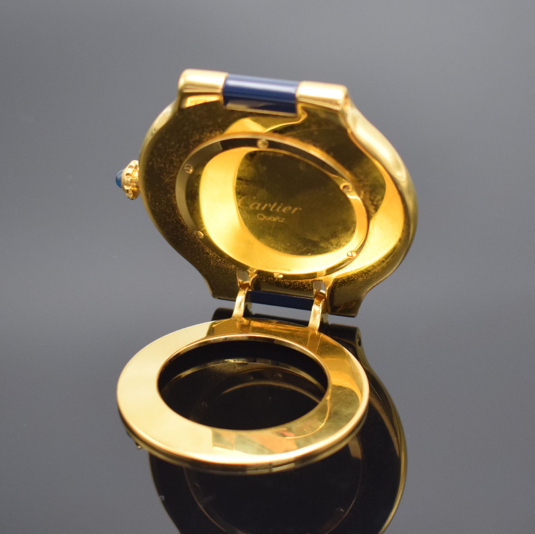 Detail c: CARTIER Tischwecker aus der Serie Linie 21, Schweiz um 1995, quarz, ref. 6604, verg., aufstellbares Gehäuse, Boden verschr., Lünette m. röm. ...