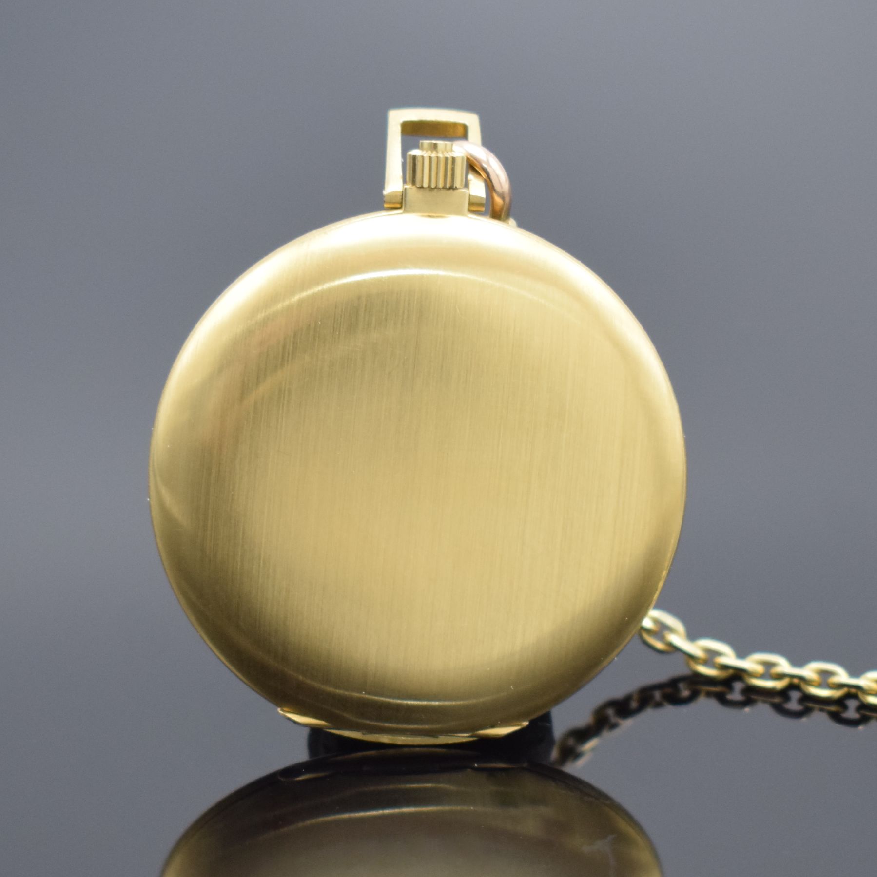 Detail c: SARCAR Savonette Frackuhr in GG 750/000 an GG 585/000 Kette, Handaufzug, Schweiz um 1970, glattes, neuwertiges Geh., gold. Zifferbl., Anz. v. Std. & ...