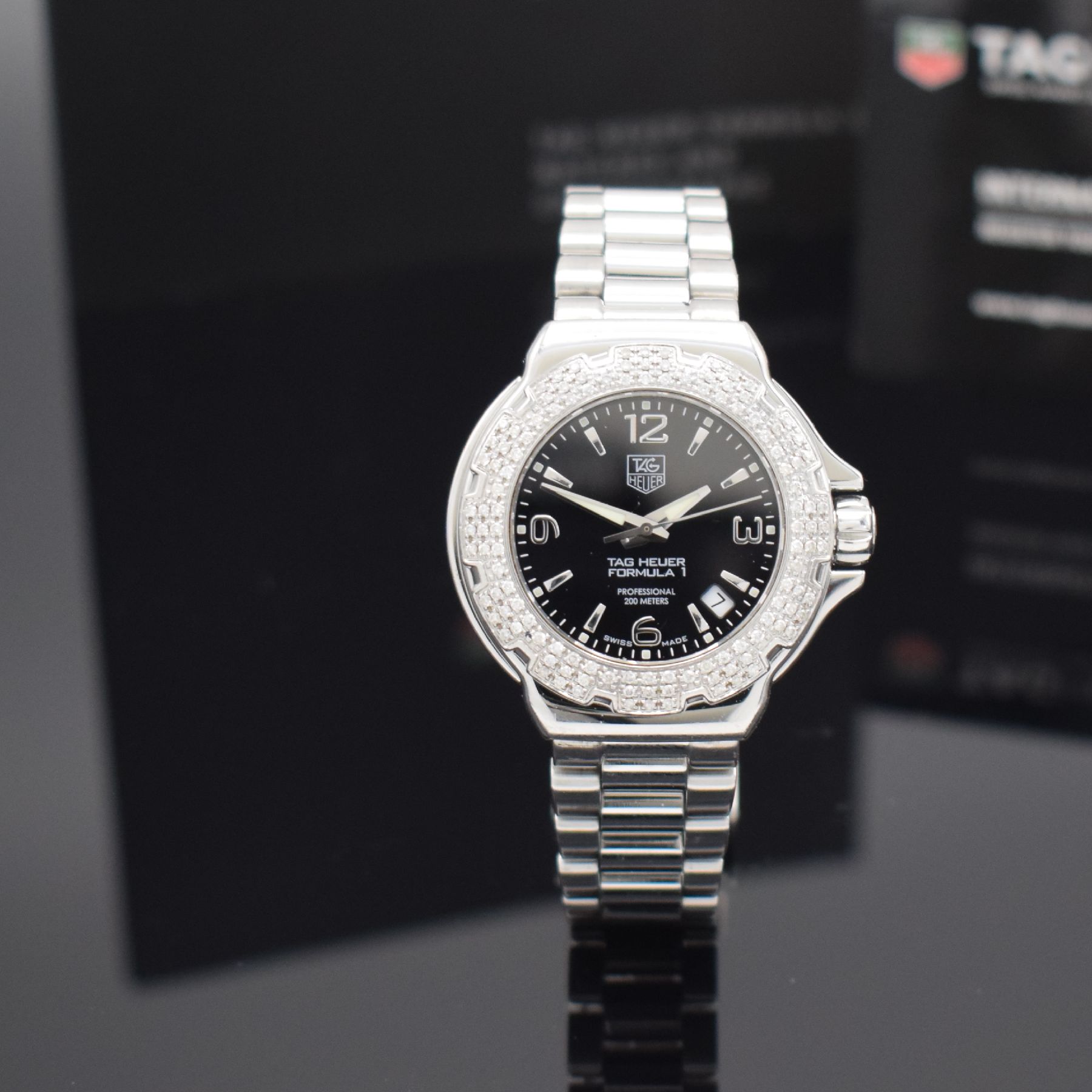 TAG HEUER Formula 1 Damenarmbanduhr mit Brillantlünette Referenz WAC1214-0, quarz, Edelstahlgeh. inkl. Gliederband m. Faltschl. & ...