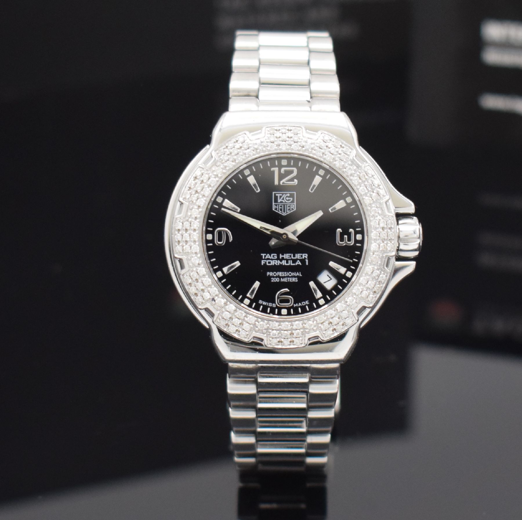 Detail a: TAG HEUER Formula 1 Damenarmbanduhr mit Brillantlünette Referenz WAC1214-0, quarz, Edelstahlgeh. inkl. Gliederband m. Faltschl. & ...