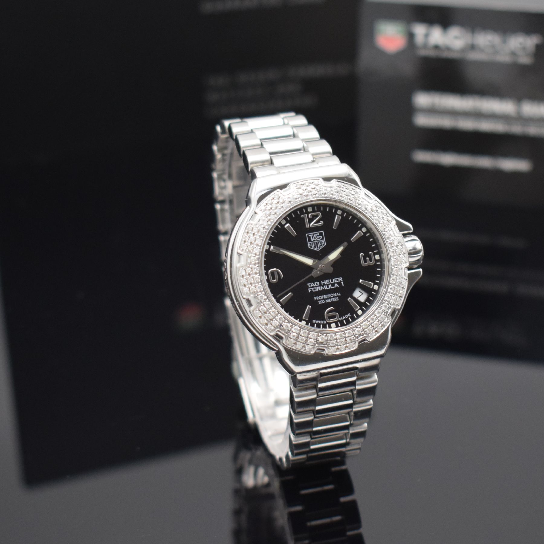 Detail e: TAG HEUER Formula 1 Damenarmbanduhr mit Brillantlünette Referenz WAC1214-0, quarz, Edelstahlgeh. inkl. Gliederband m. Faltschl. & ...