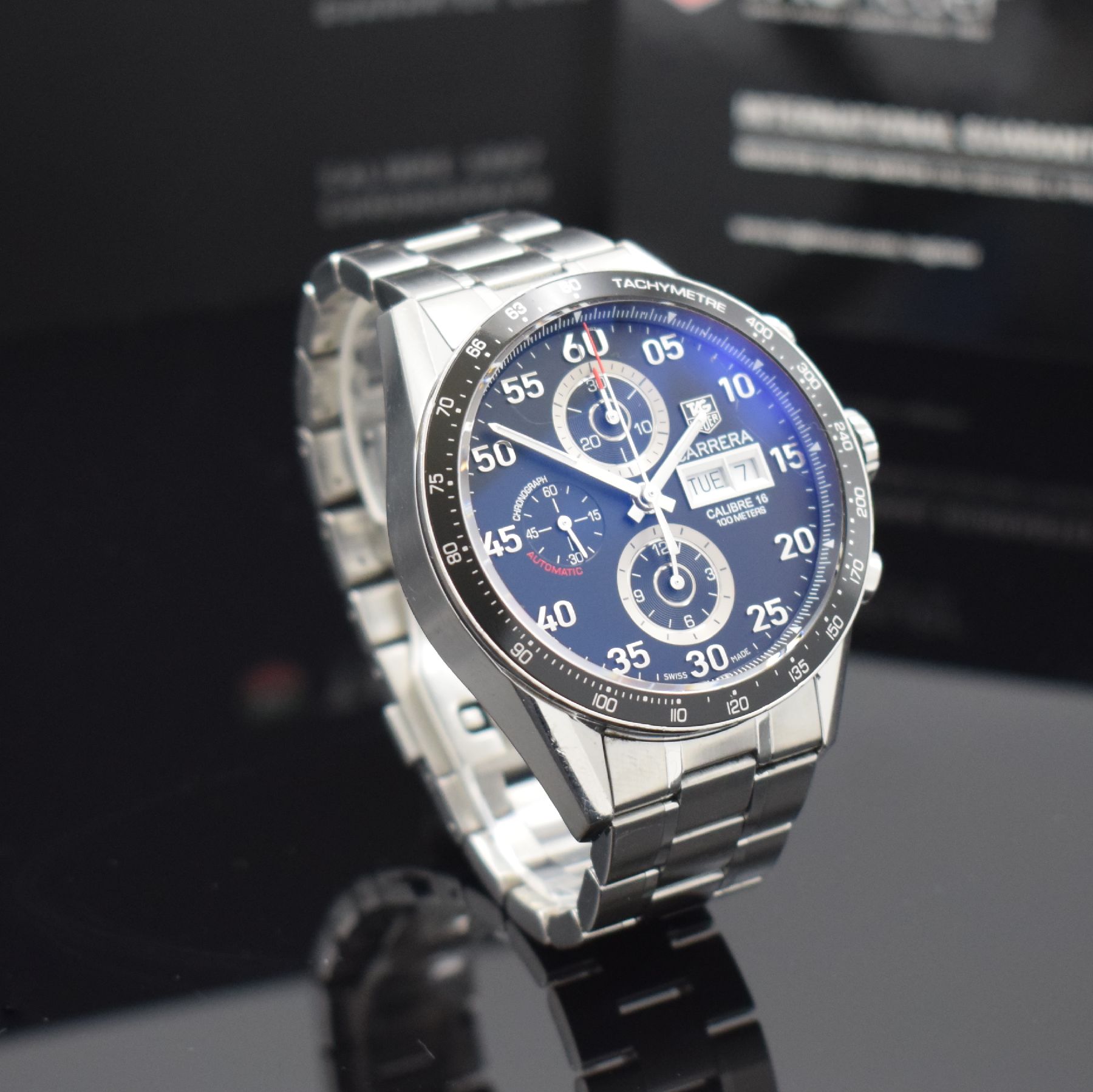 Detail b: TAG HEUER Carrera Armbandchronograph Calibre 16 Referenz CV2A10, Automatik, Edelstahlgeh. inkl. Gliederband m. Faltschl., beids. vergl., Boden ...