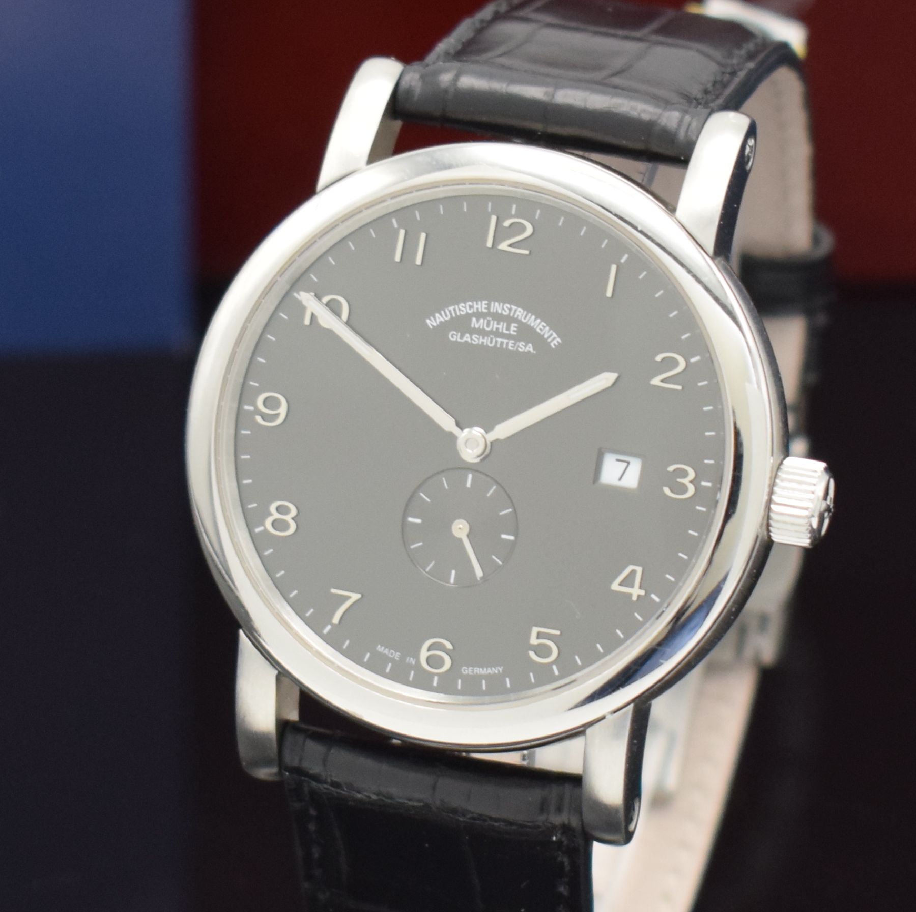 Detail a: MÜHLE GLASHÜTTE Herrenarmbanduhr Antaria XL Referenz M1-39-17LB, Automatik, beids. vergl. Edelstahlgeh. inkl. Lederband m. dopp. Faltschl., Boden ...