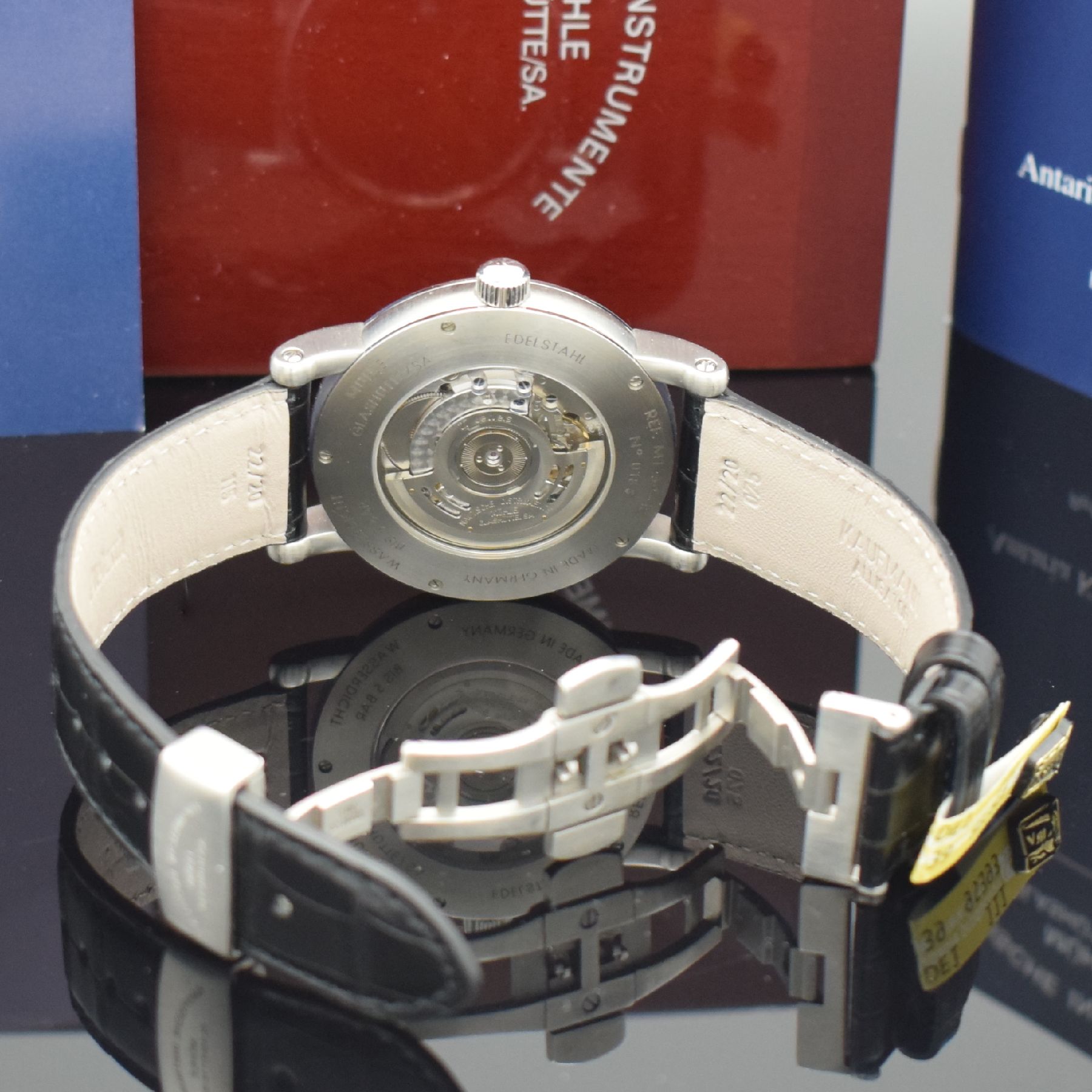 Detail d: MÜHLE GLASHÜTTE Herrenarmbanduhr Antaria XL Referenz M1-39-17LB, Automatik, beids. vergl. Edelstahlgeh. inkl. Lederband m. dopp. Faltschl., Boden ...