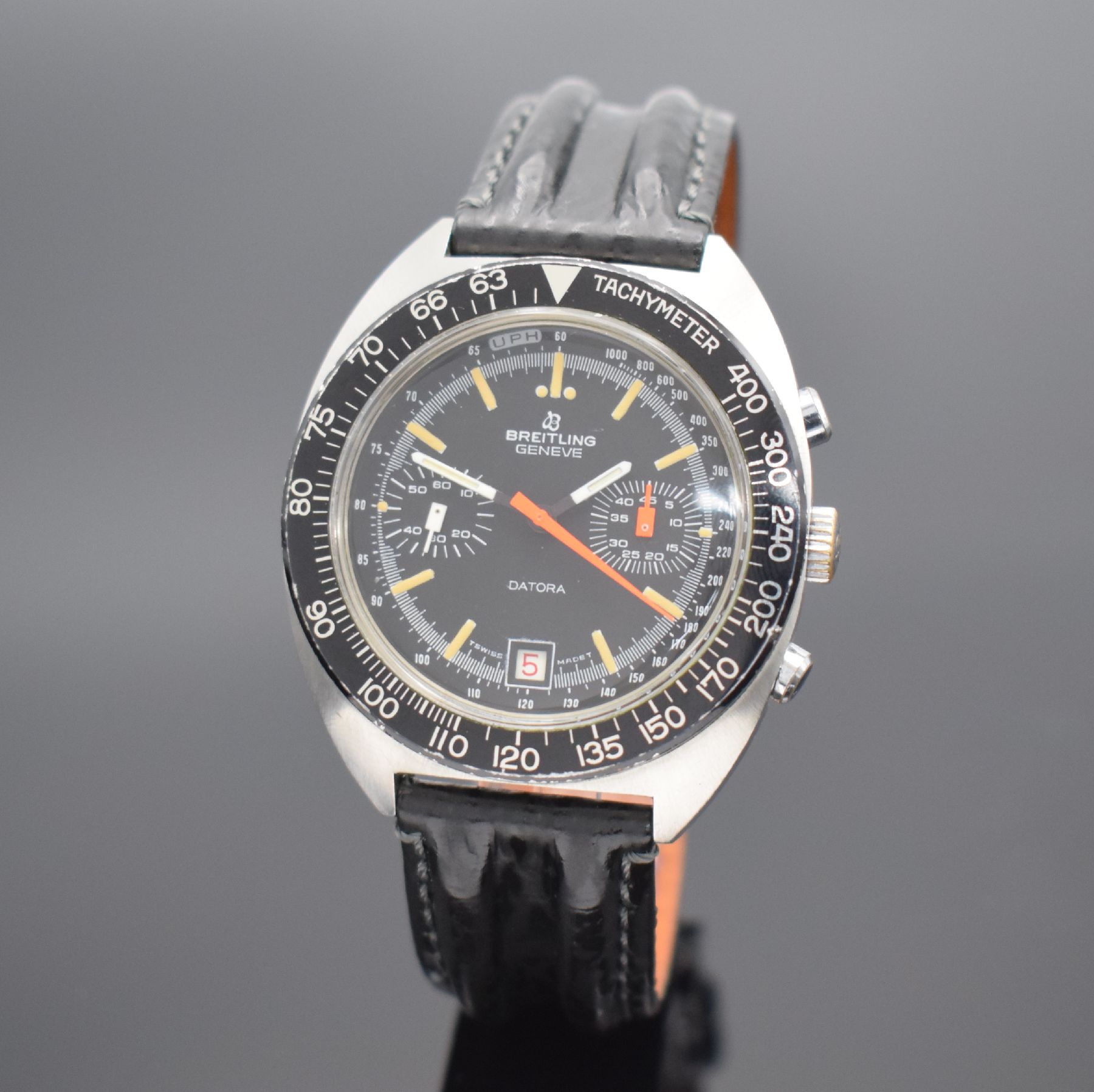 BREITLING Datora Herrenarmbanduhr mit Chronograph in Stahl, Schweiz um 1973, Handaufzug, 2-teil. Geh., Boden aufgedr., neutr. Lederband m. orig. ...