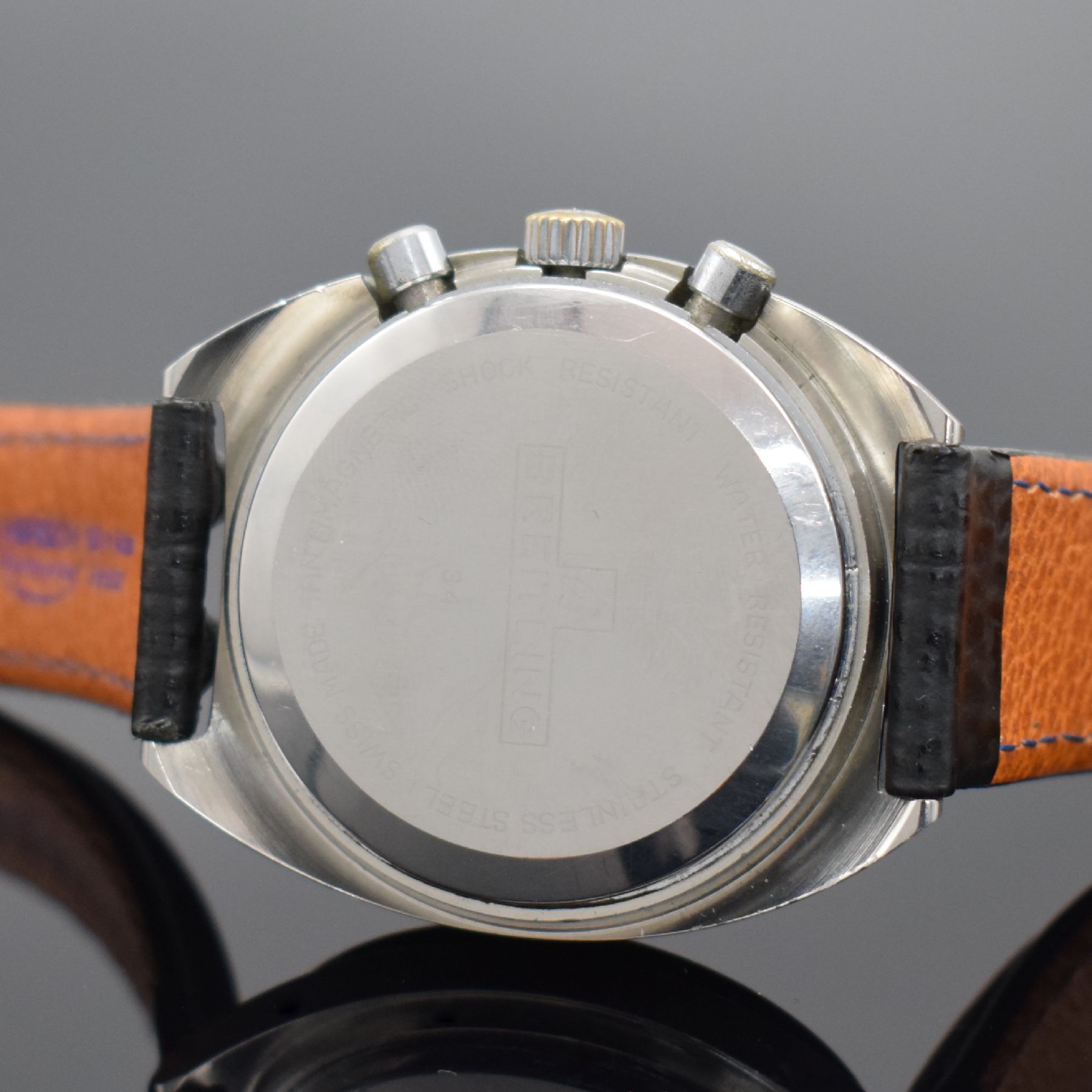 Detail e: BREITLING Datora Herrenarmbanduhr mit Chronograph in Stahl, Schweiz um 1973, Handaufzug, 2-teil. Geh., Boden aufgedr., neutr. Lederband m. orig. ...