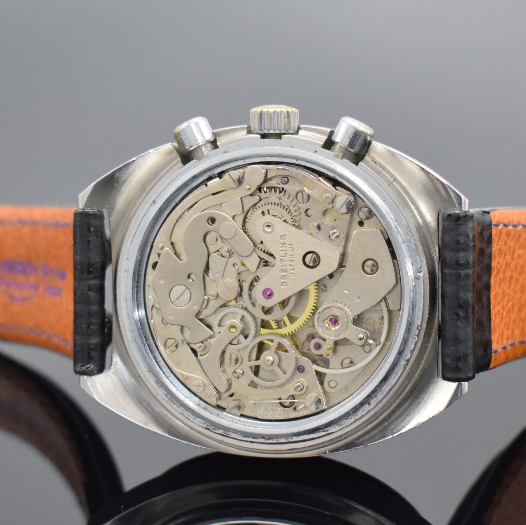 Detail f: BREITLING Datora Herrenarmbanduhr mit Chronograph in Stahl, Schweiz um 1973, Handaufzug, 2-teil. Geh., Boden aufgedr., neutr. Lederband m. orig. ...