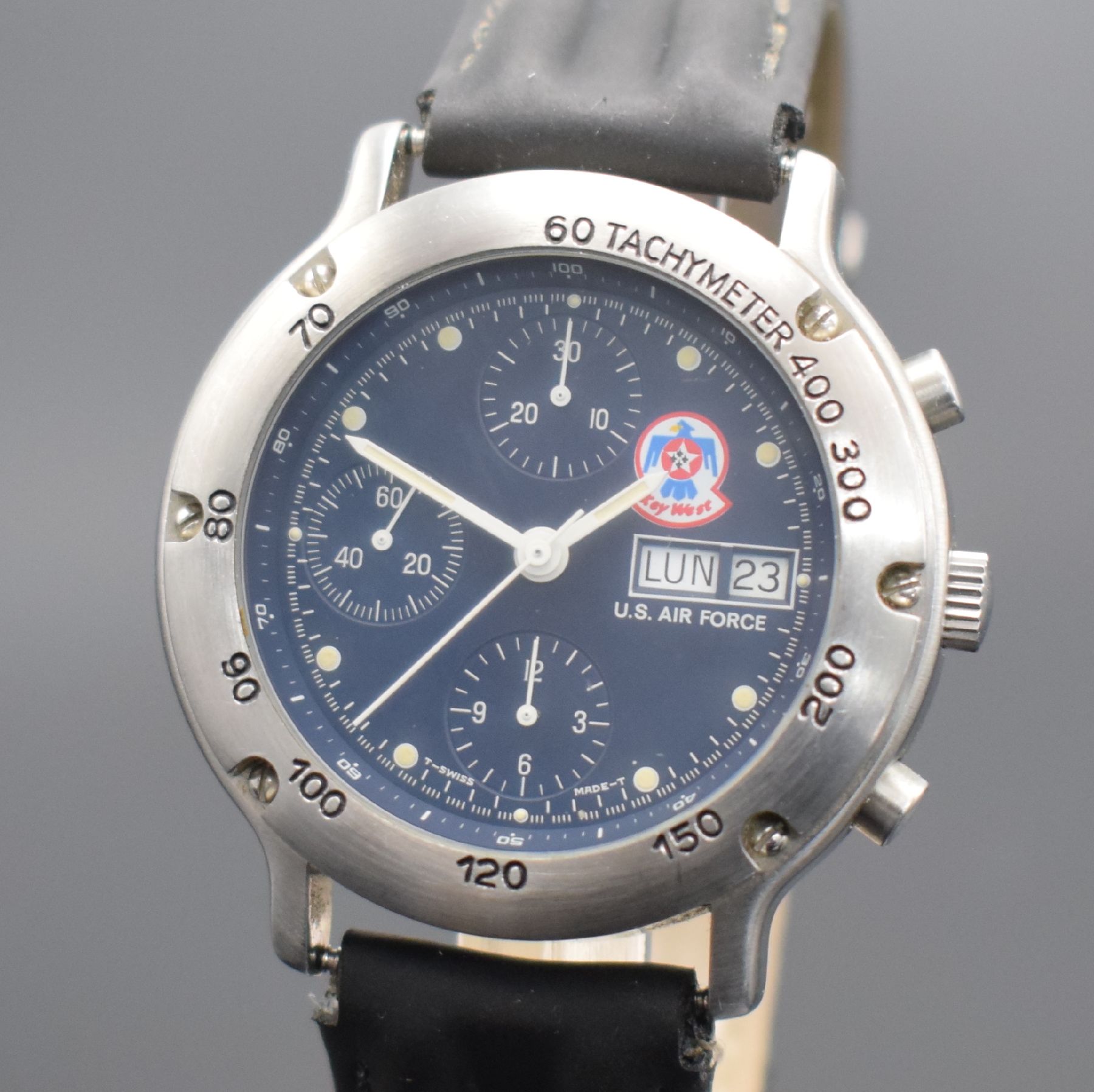 Detail a: DPW U.S. Air Force Key West Herrenarmbanduhr mit Chronograph in Stahl, Schweiz um 1995, Automatik, Boden & Lünette verschr., dunkelblaues Zifferbl. ...
